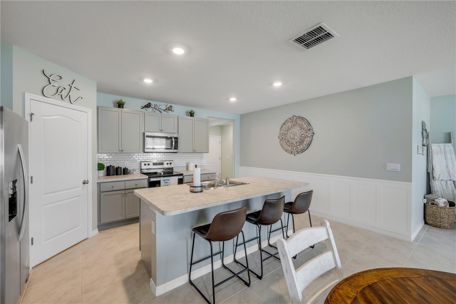 Image 9 of 35 For 2733 Neverland Drive