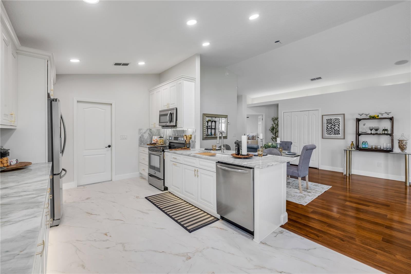 Image 10 of 30 For 620 Middlebury Loop