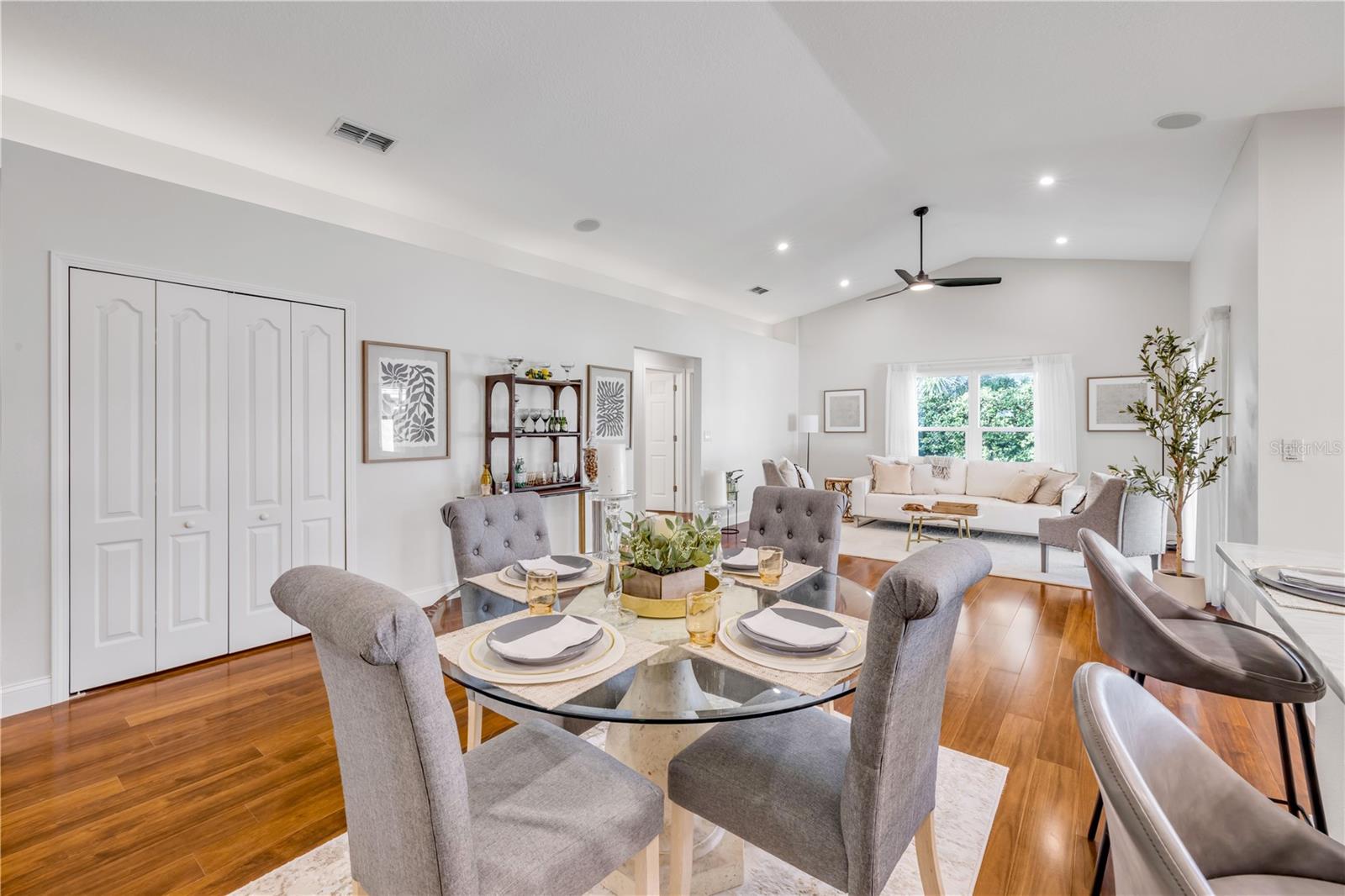 Image 6 of 30 For 620 Middlebury Loop