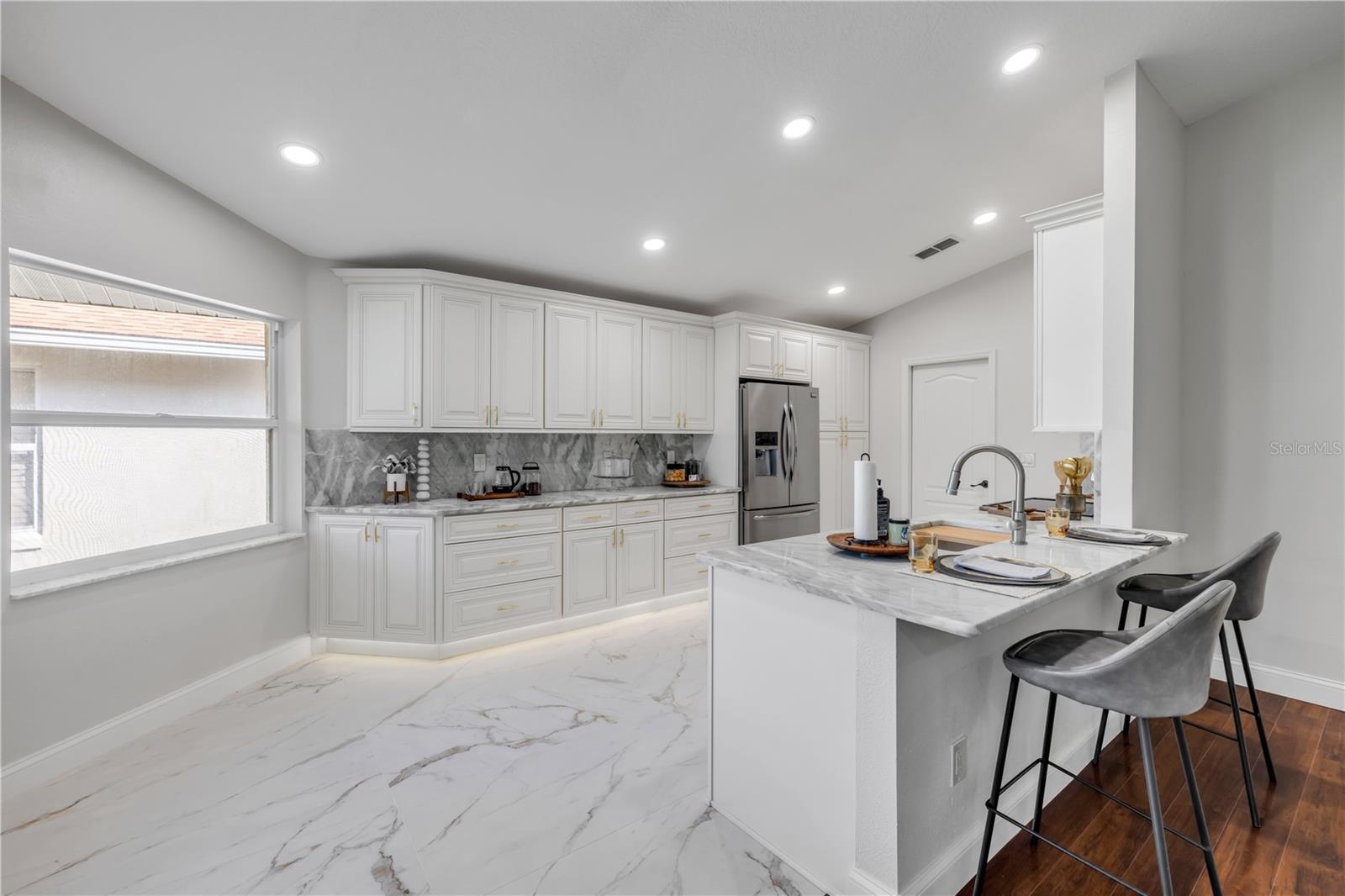 Image 7 of 30 For 620 Middlebury Loop