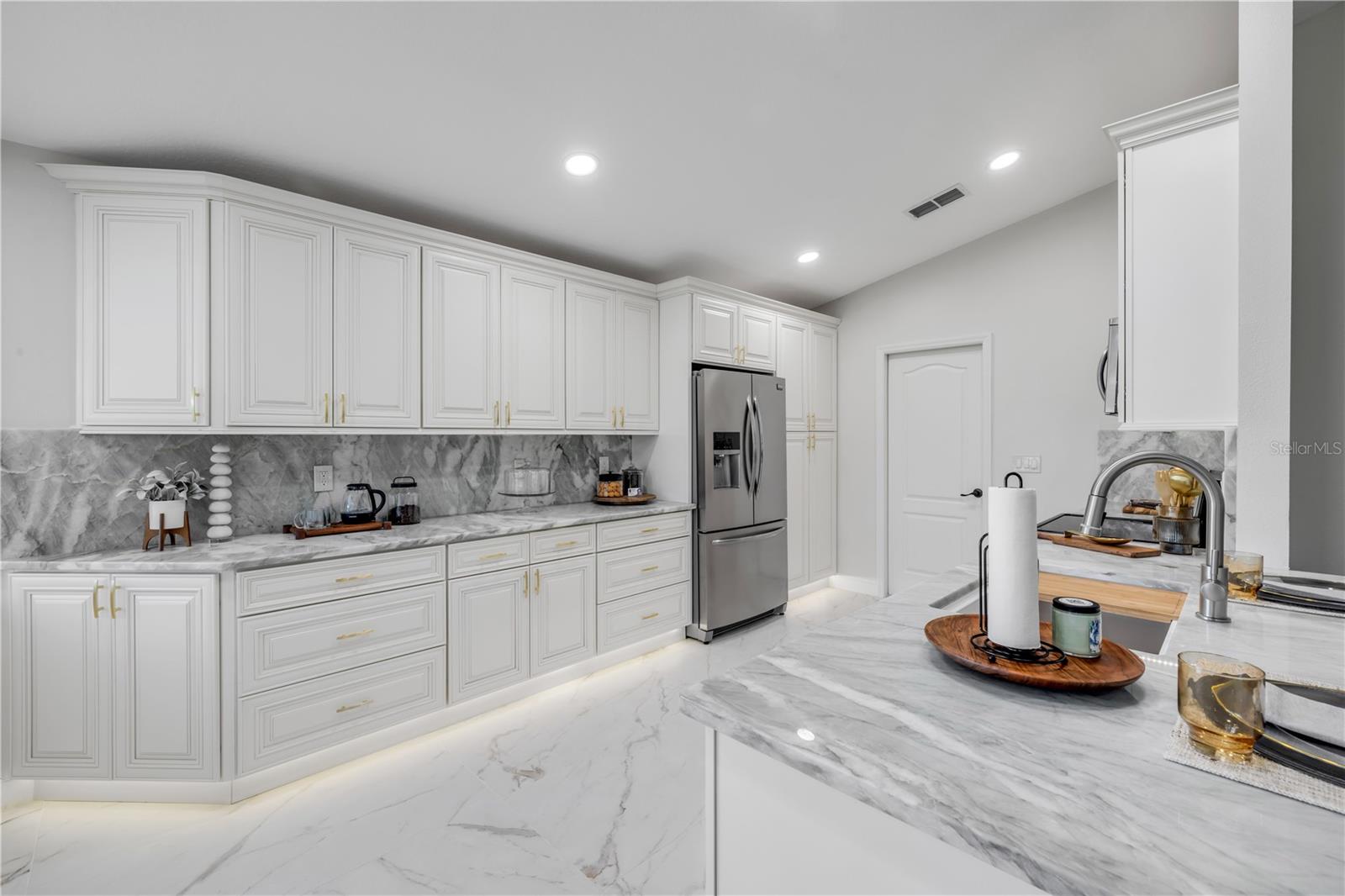 Image 9 of 30 For 620 Middlebury Loop