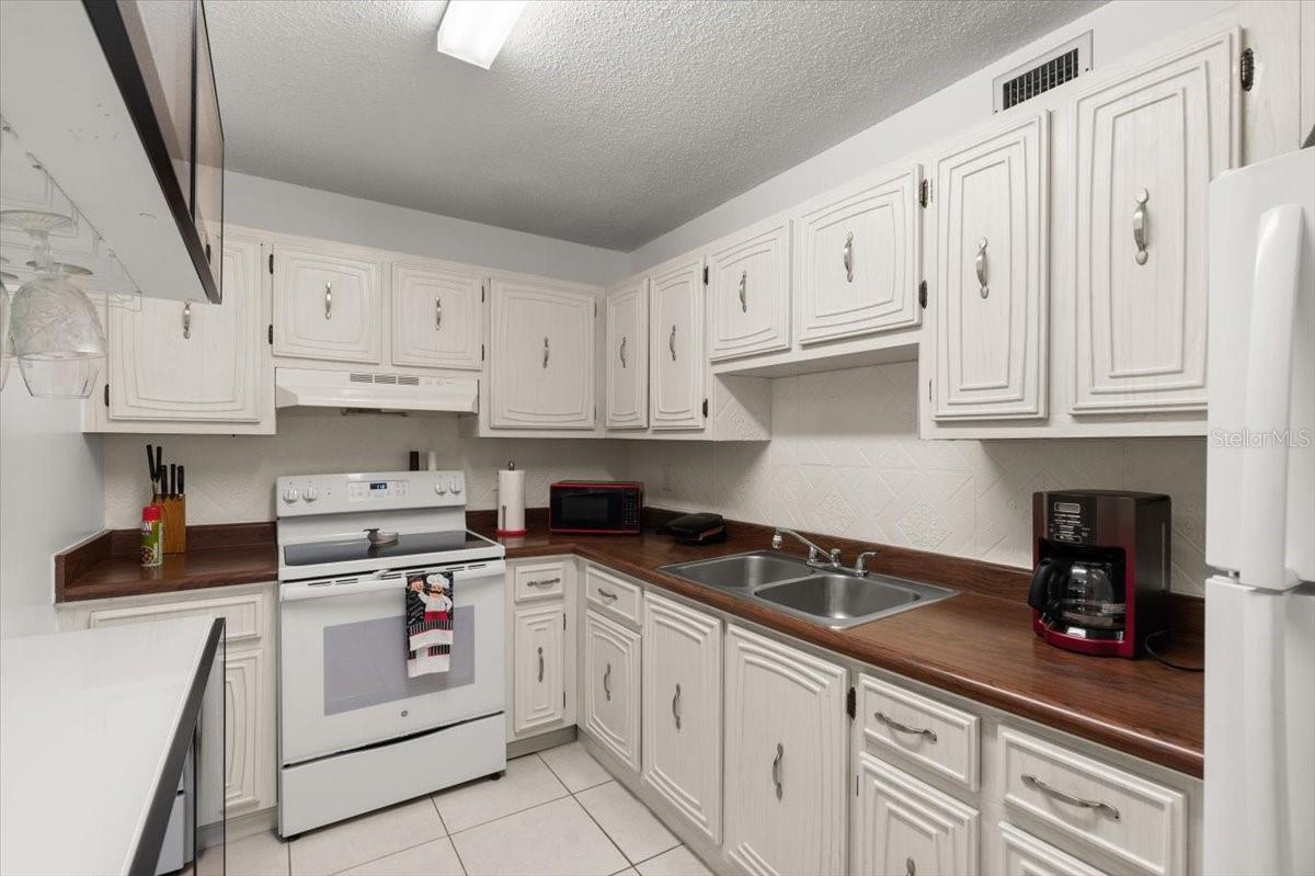 Image 9 of 30 For 2711 Halifax Avenue 372