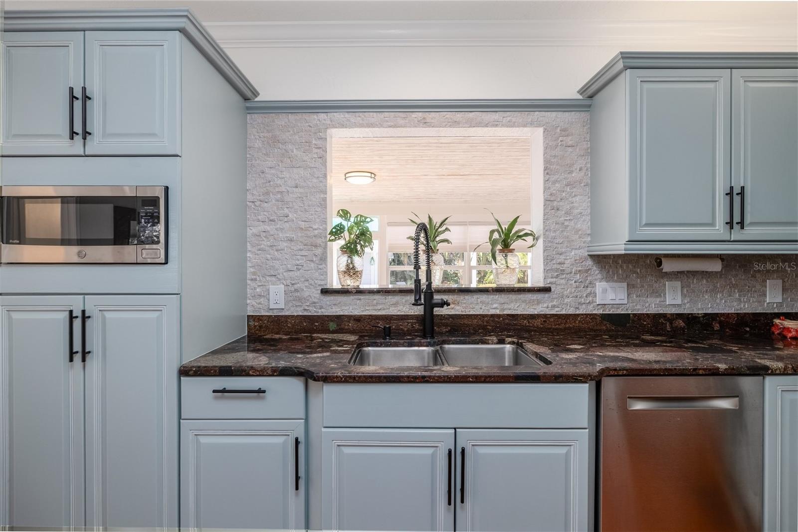 Image 17 of 68 For 506 Yupon Avenue