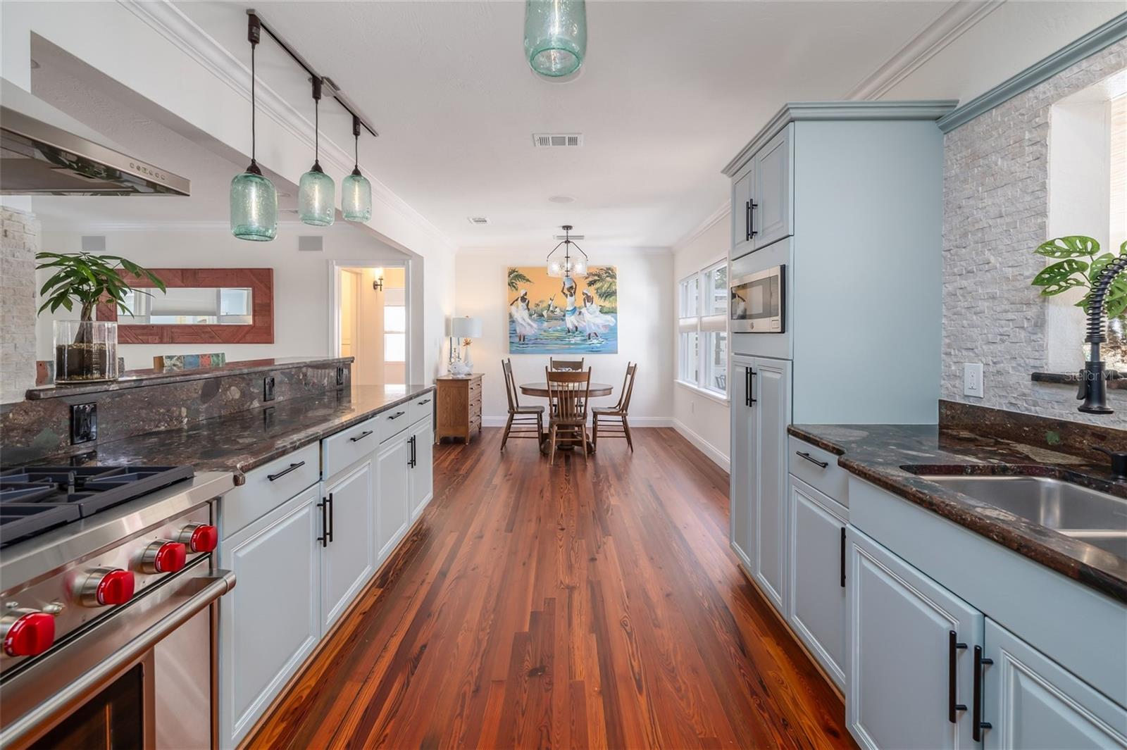 Image 18 of 68 For 506 Yupon Avenue