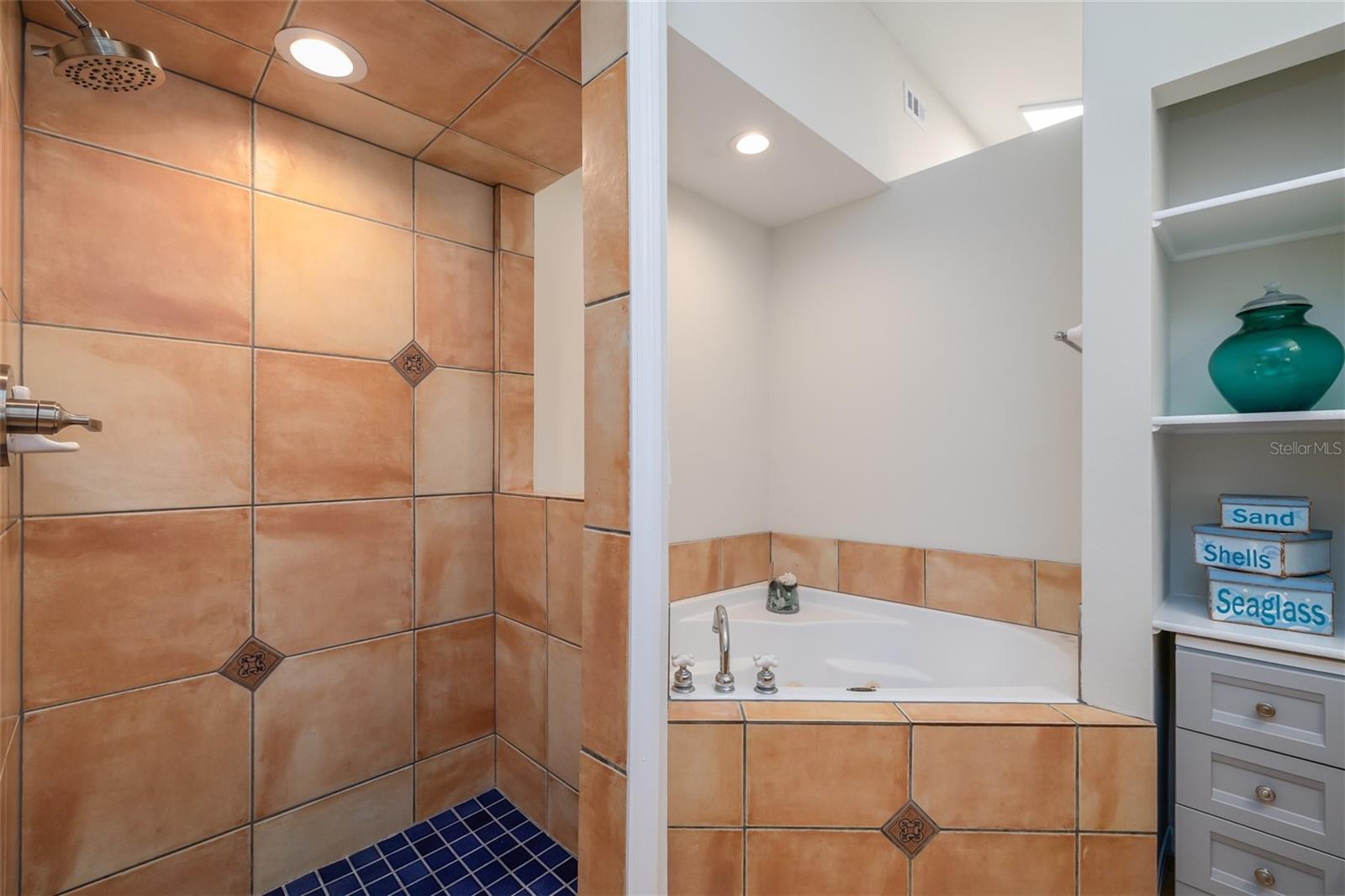 Image 26 of 68 For 506 Yupon Avenue