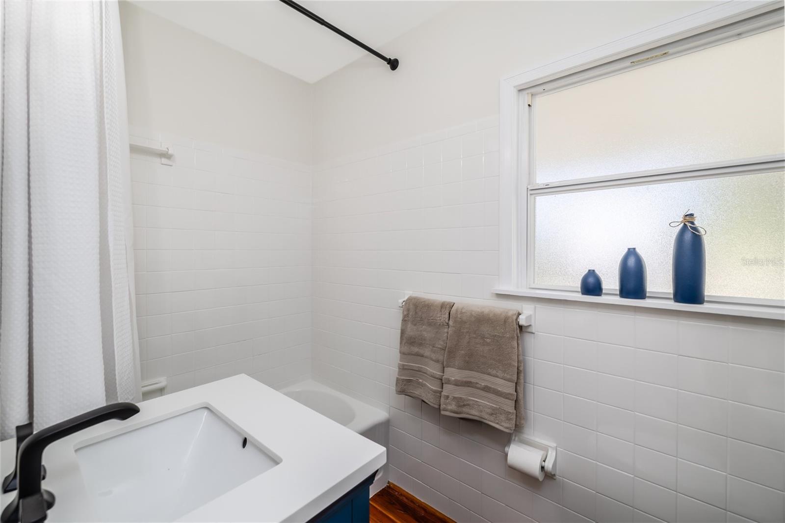 Image 34 of 68 For 506 Yupon Avenue