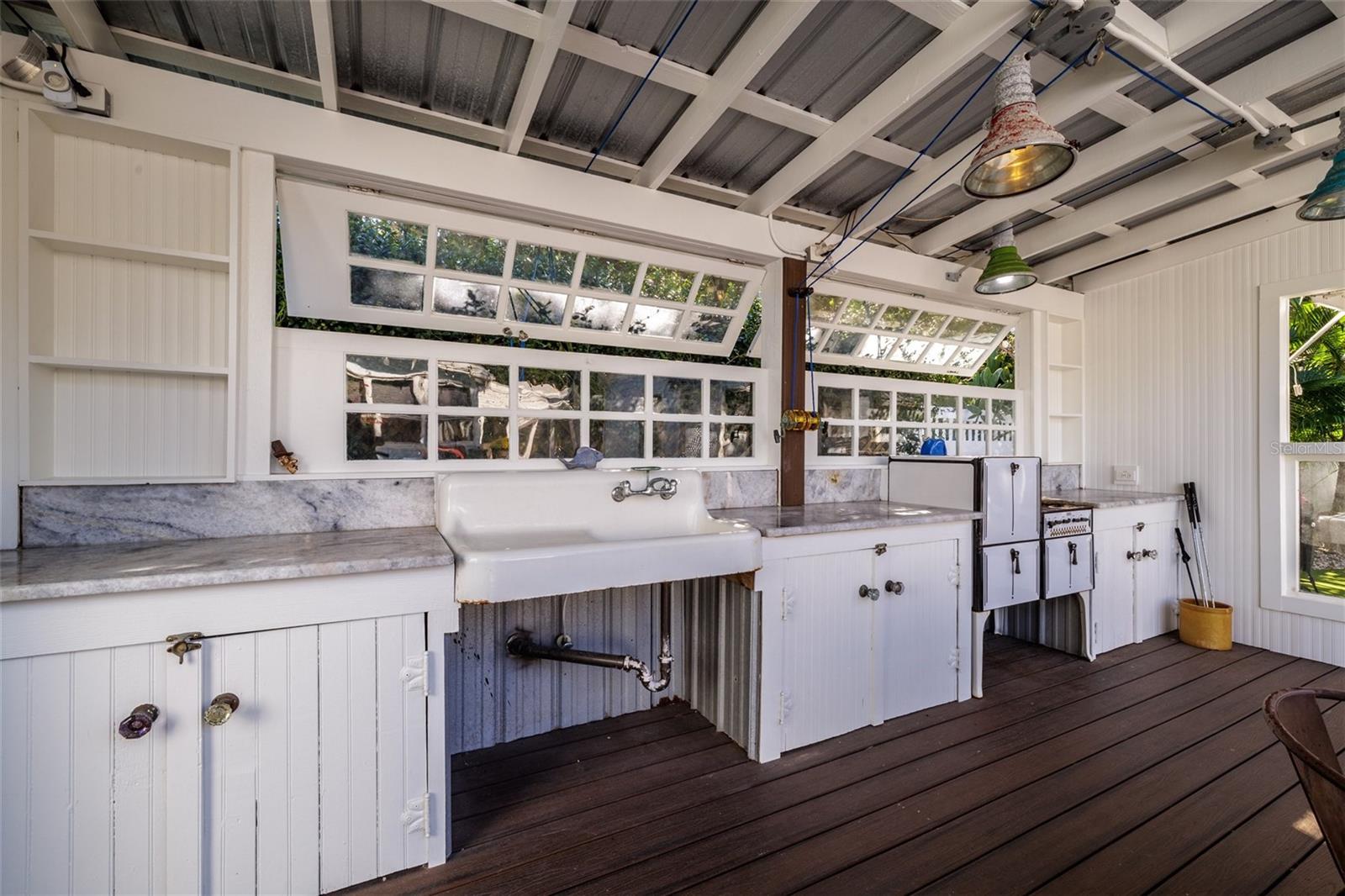 Image 51 of 68 For 506 Yupon Avenue