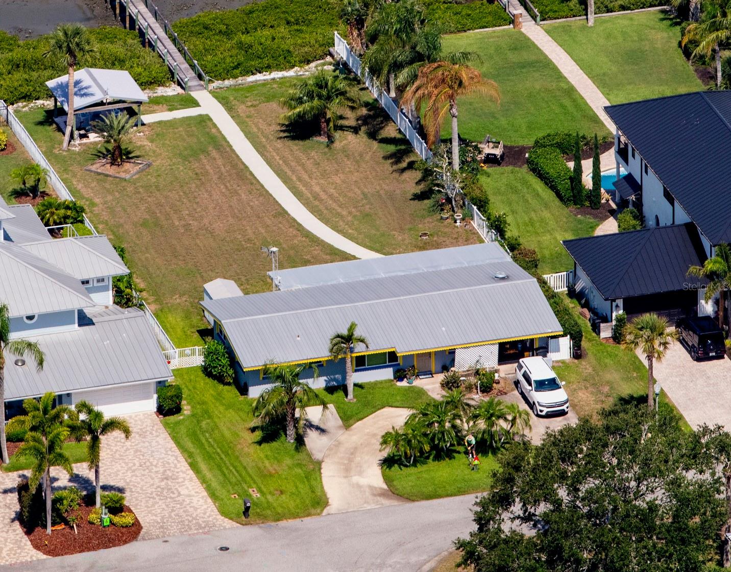 Image 25 of 39 For 8 Richmond Drive