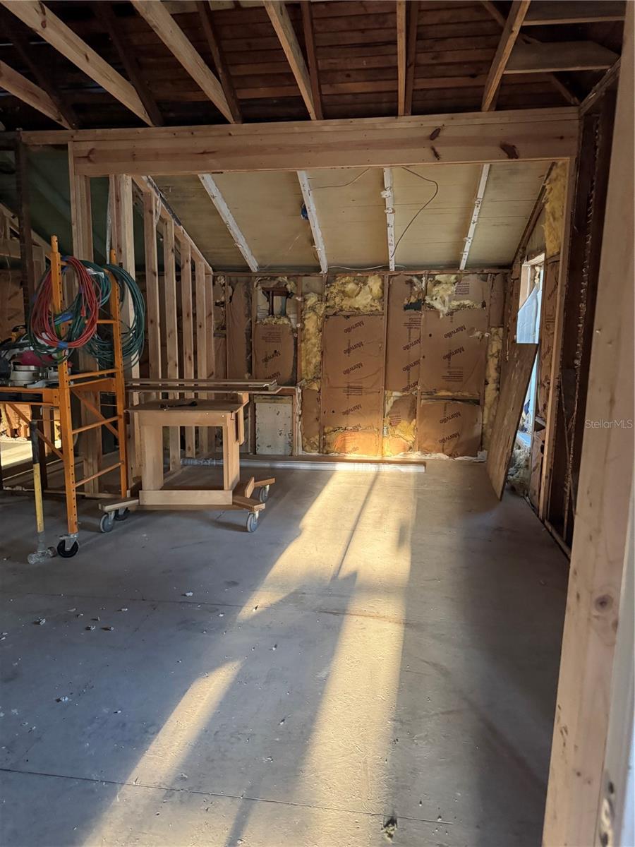 Image 11 of 21 For 585 Washington Street