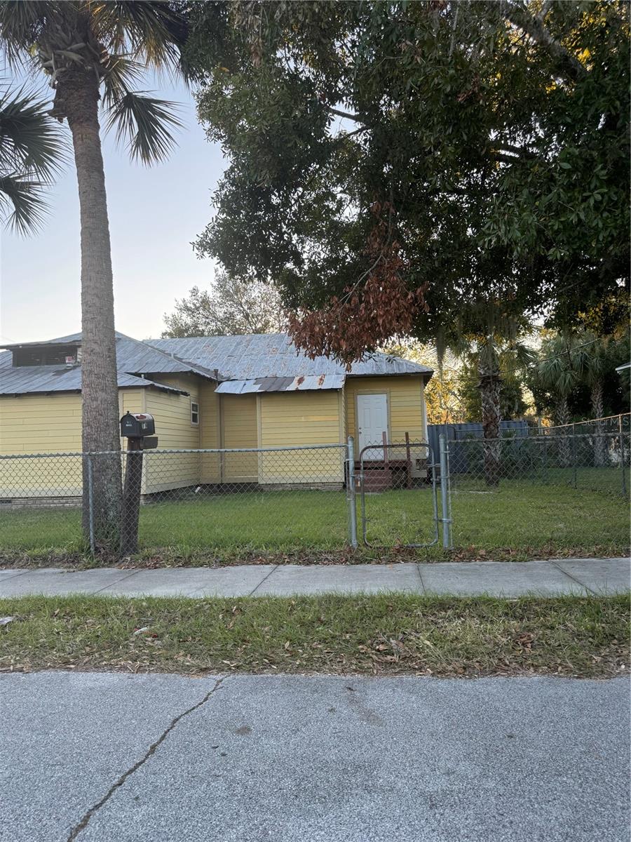 Image 13 of 21 For 585 Washington Street
