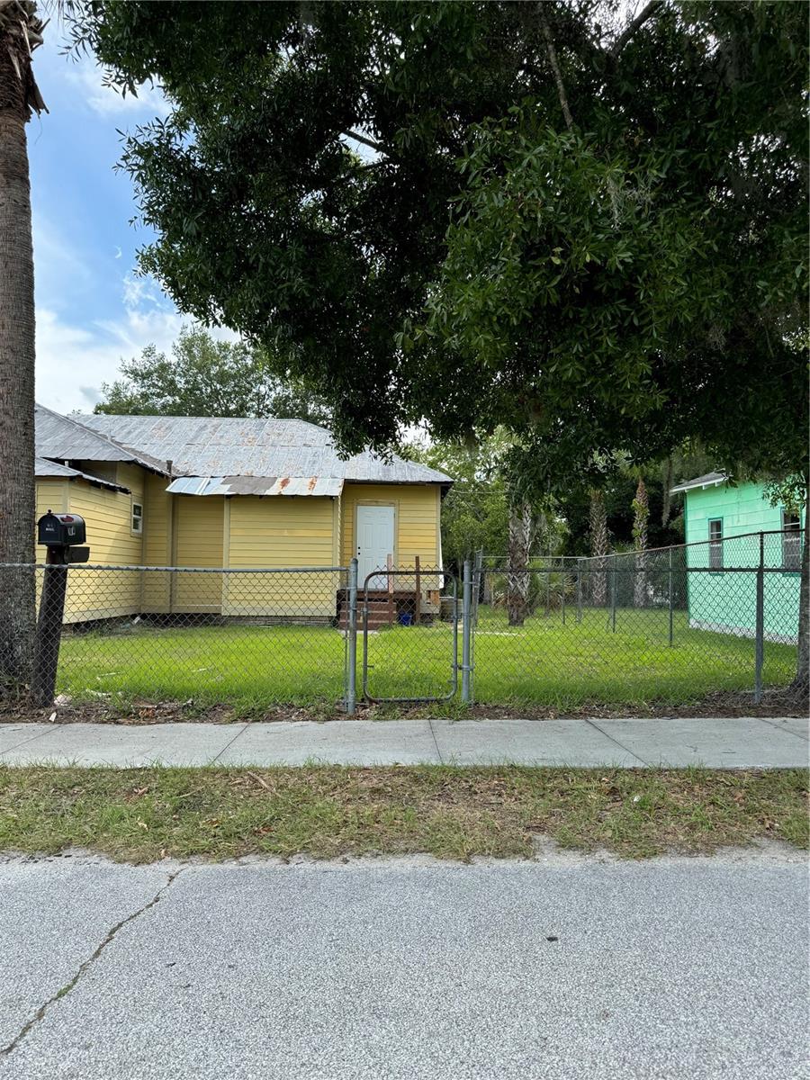 Image 17 of 21 For 585 Washington Street