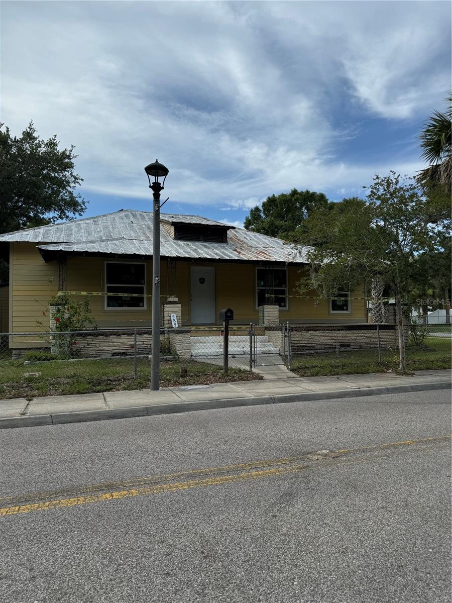 Image 19 of 21 For 585 Washington Street