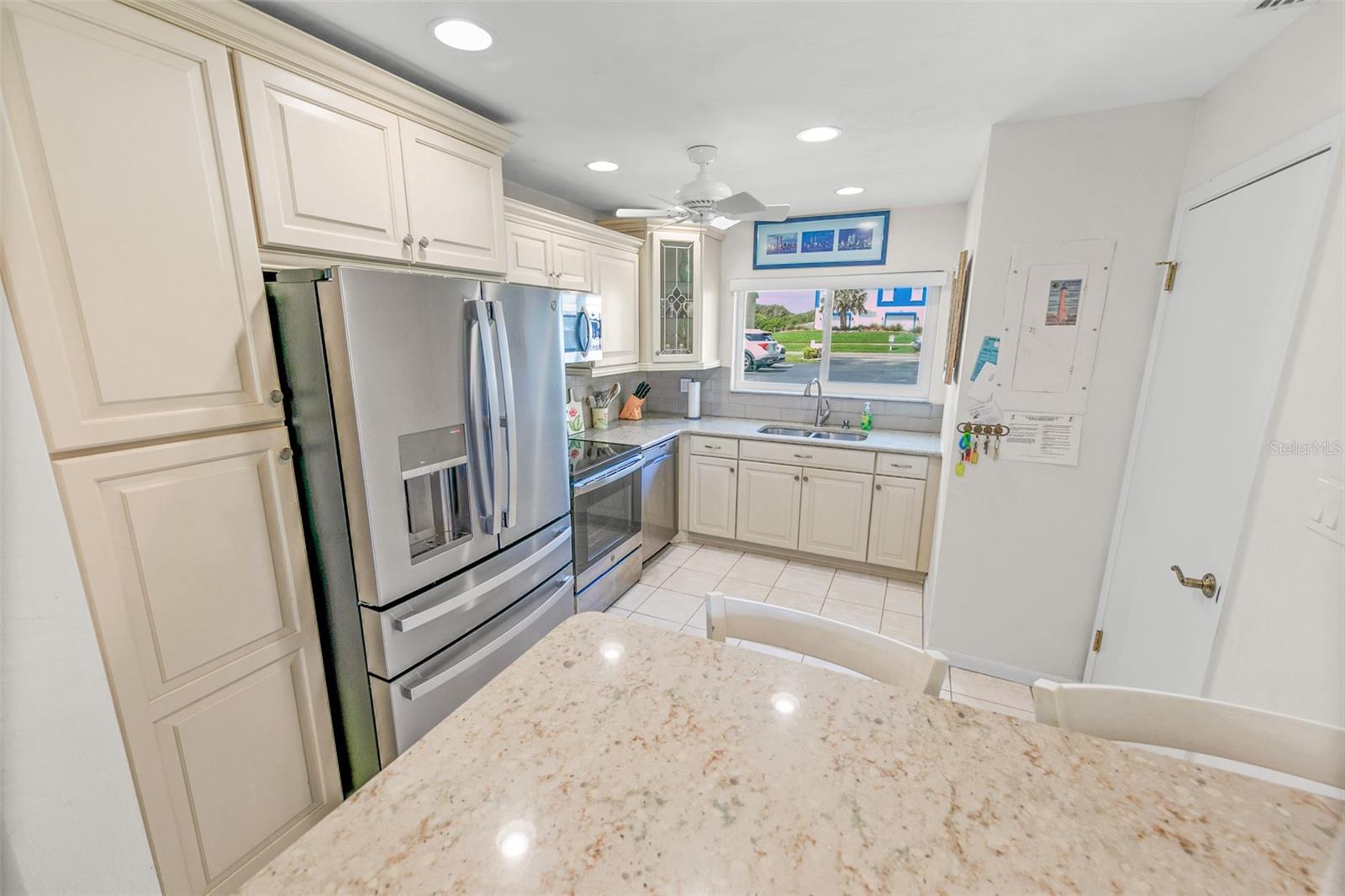 Image 10 of 55 For 4777 Atlantic Avenue B2