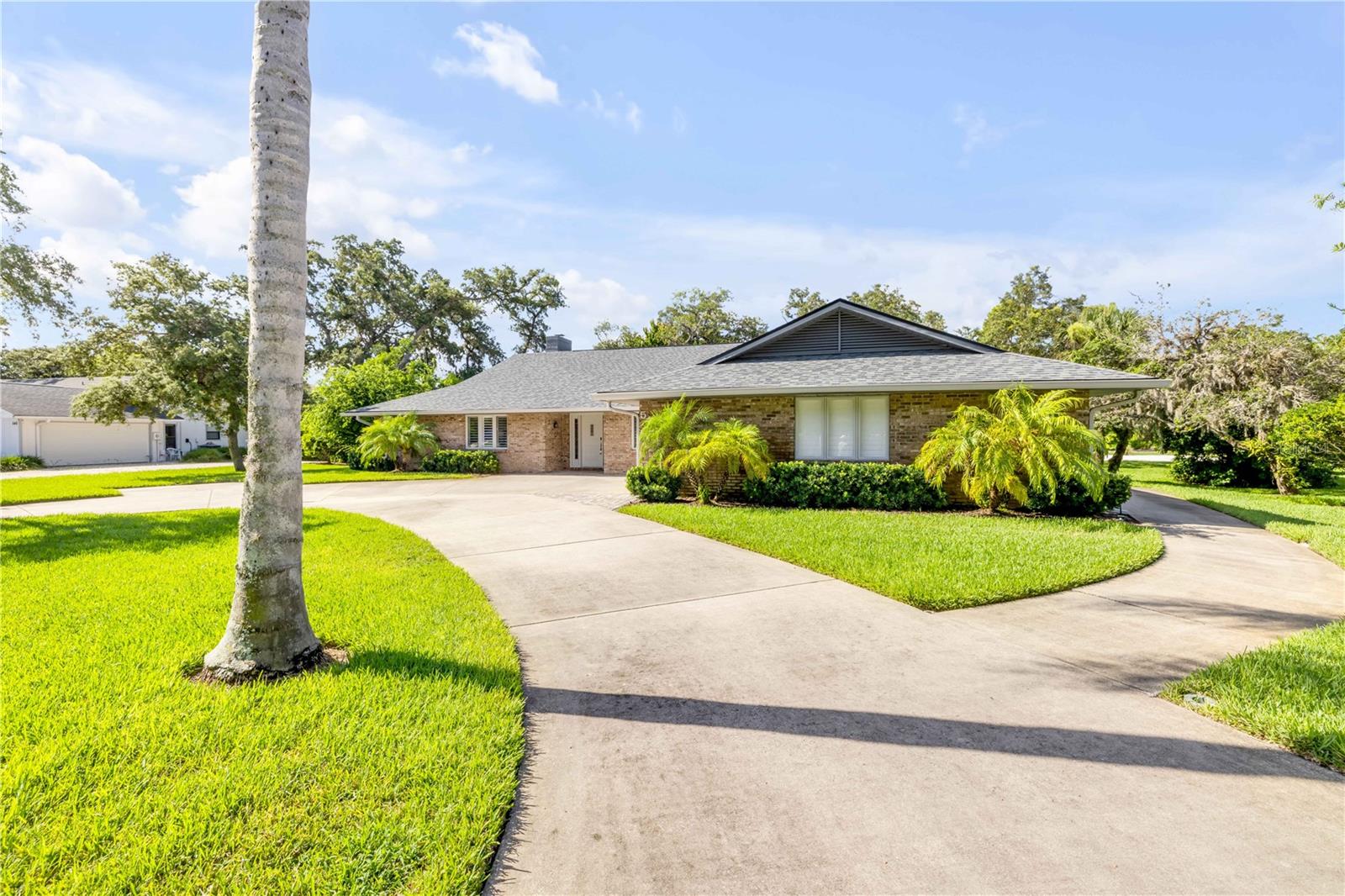 Image 12 of 98 For 544 Bottlebrush Court