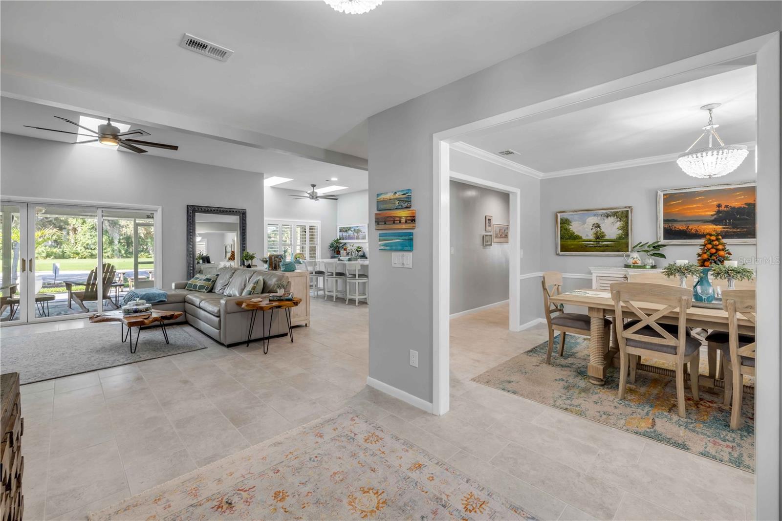 Image 16 of 98 For 544 Bottlebrush Court
