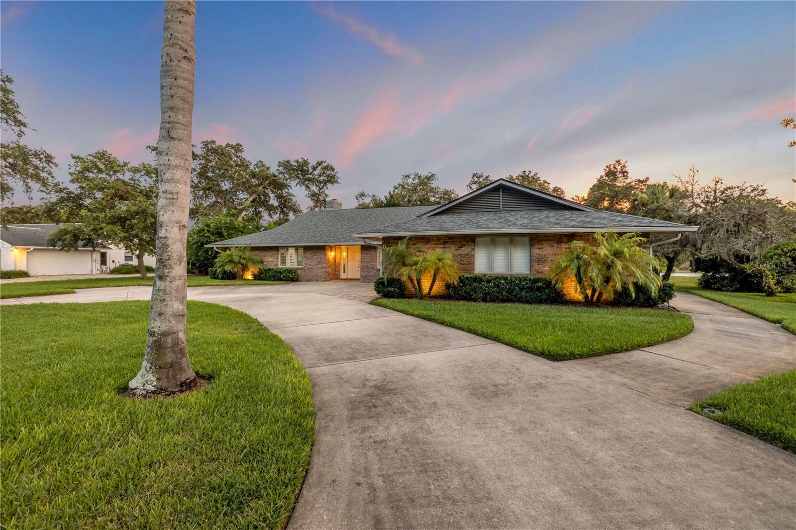Image 2 of 98 For 544 Bottlebrush Court