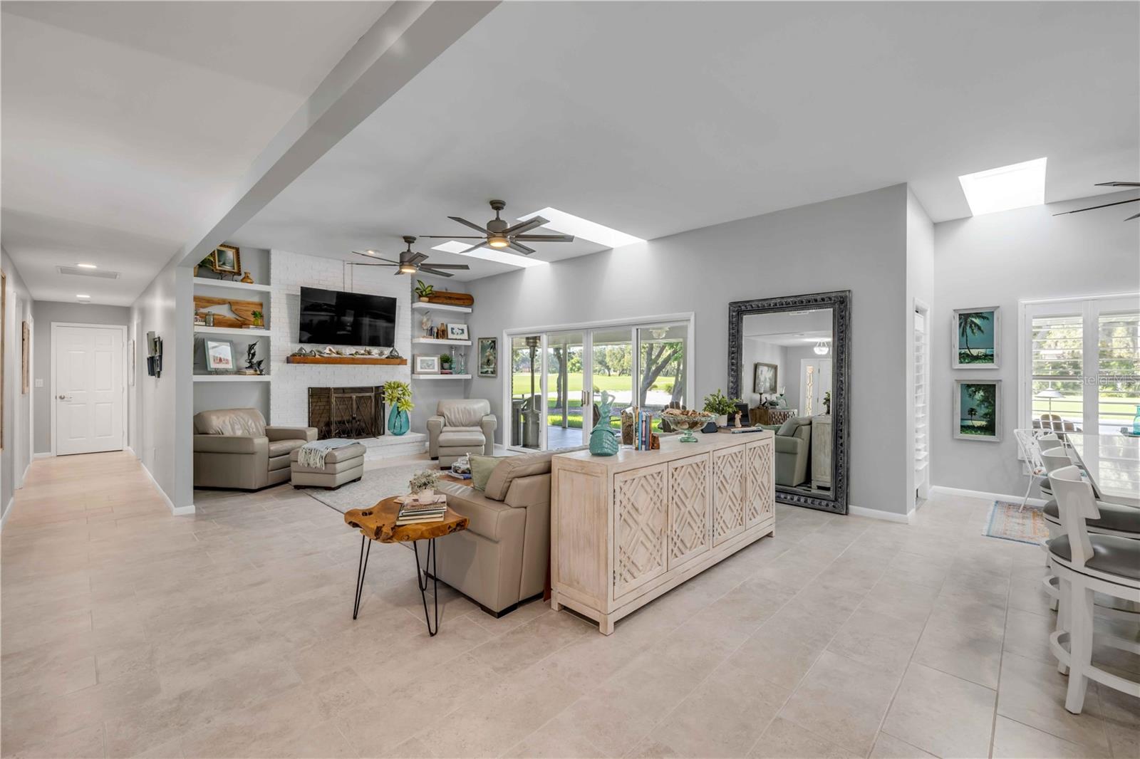Image 20 of 98 For 544 Bottlebrush Court