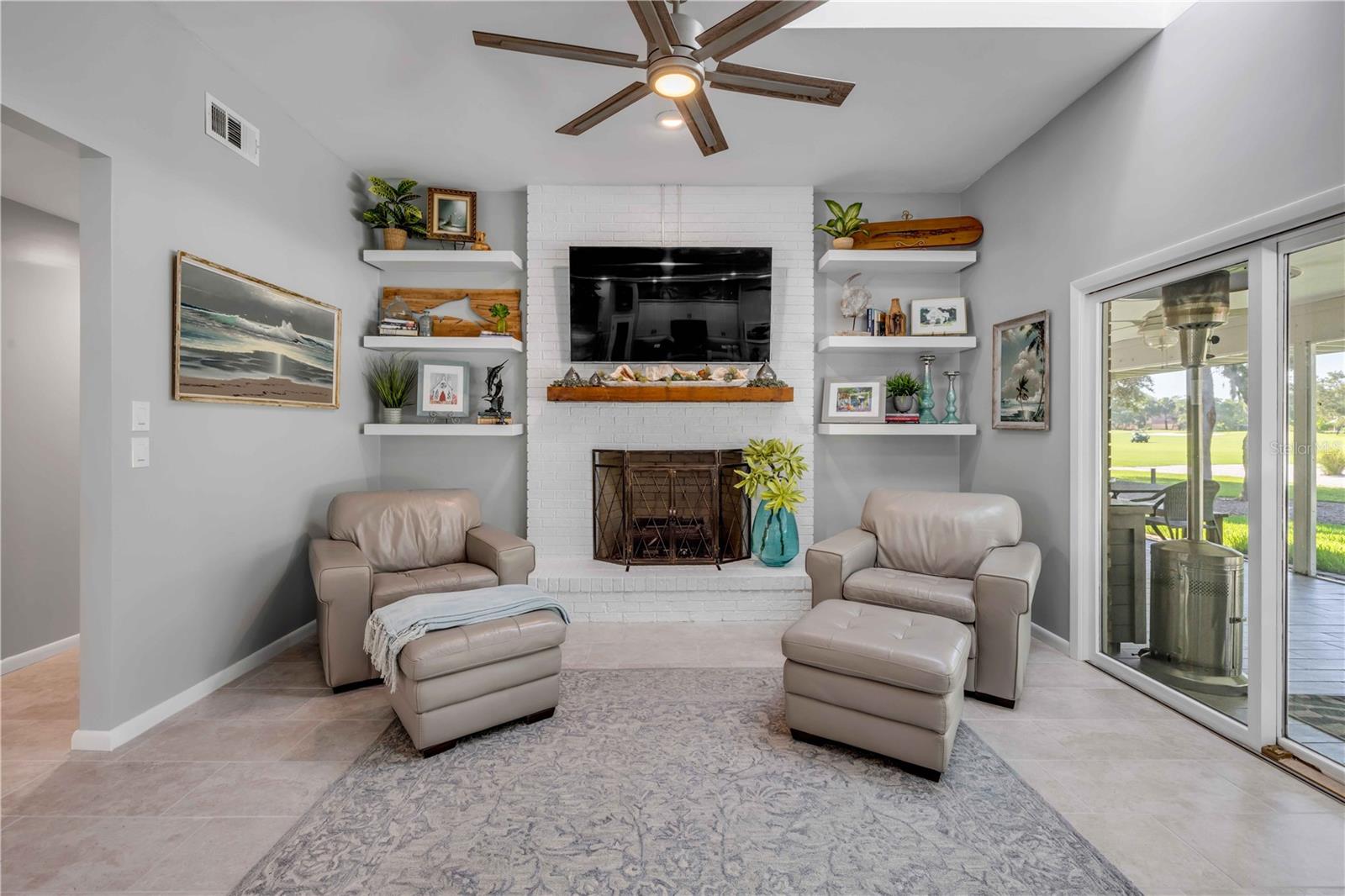 Image 28 of 98 For 544 Bottlebrush Court