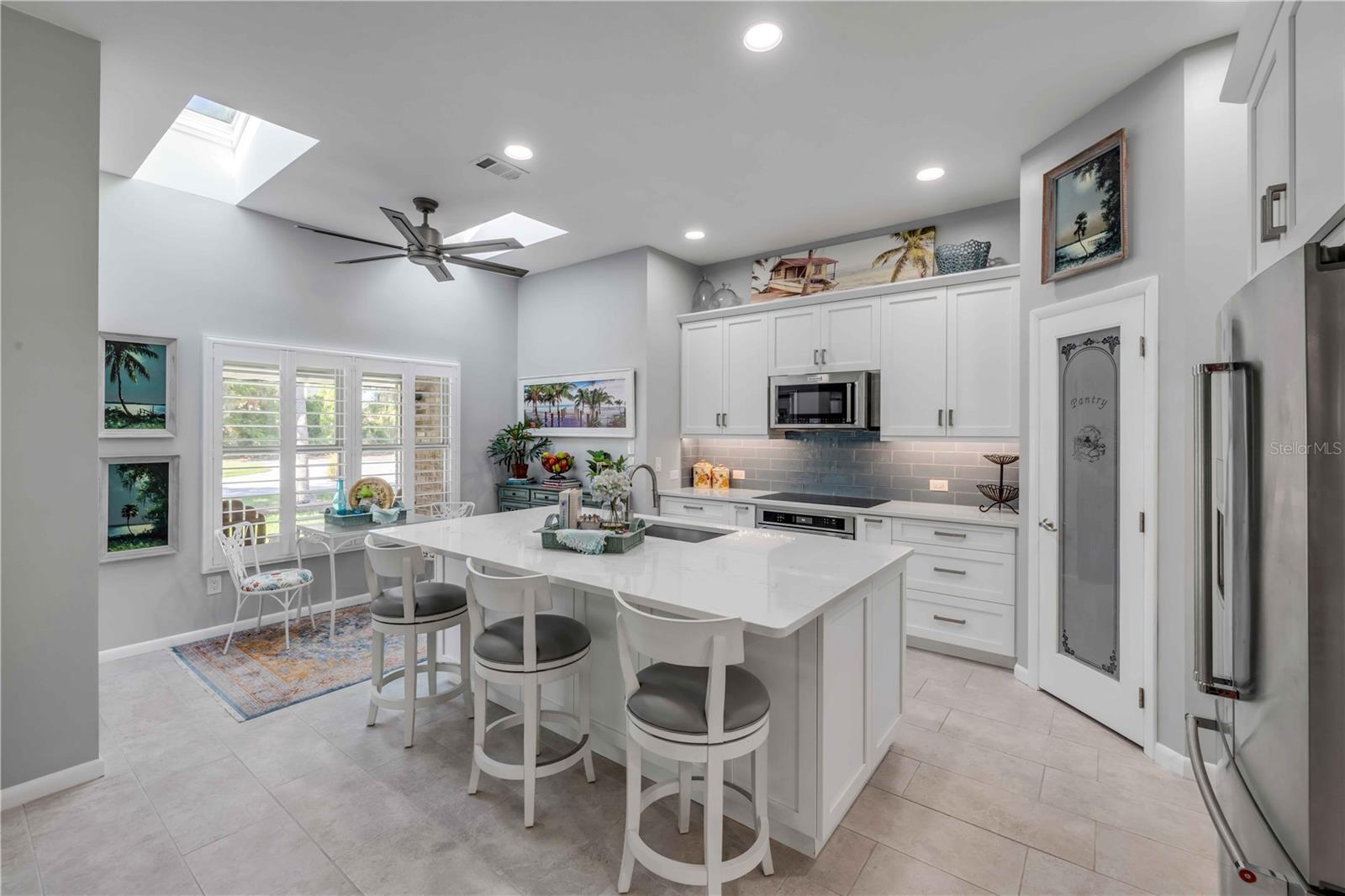 Image 29 of 98 For 544 Bottlebrush Court