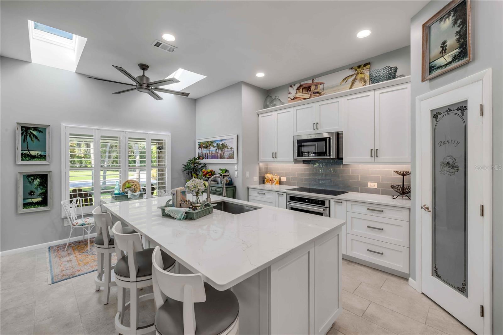 Image 3 of 98 For 544 Bottlebrush Court