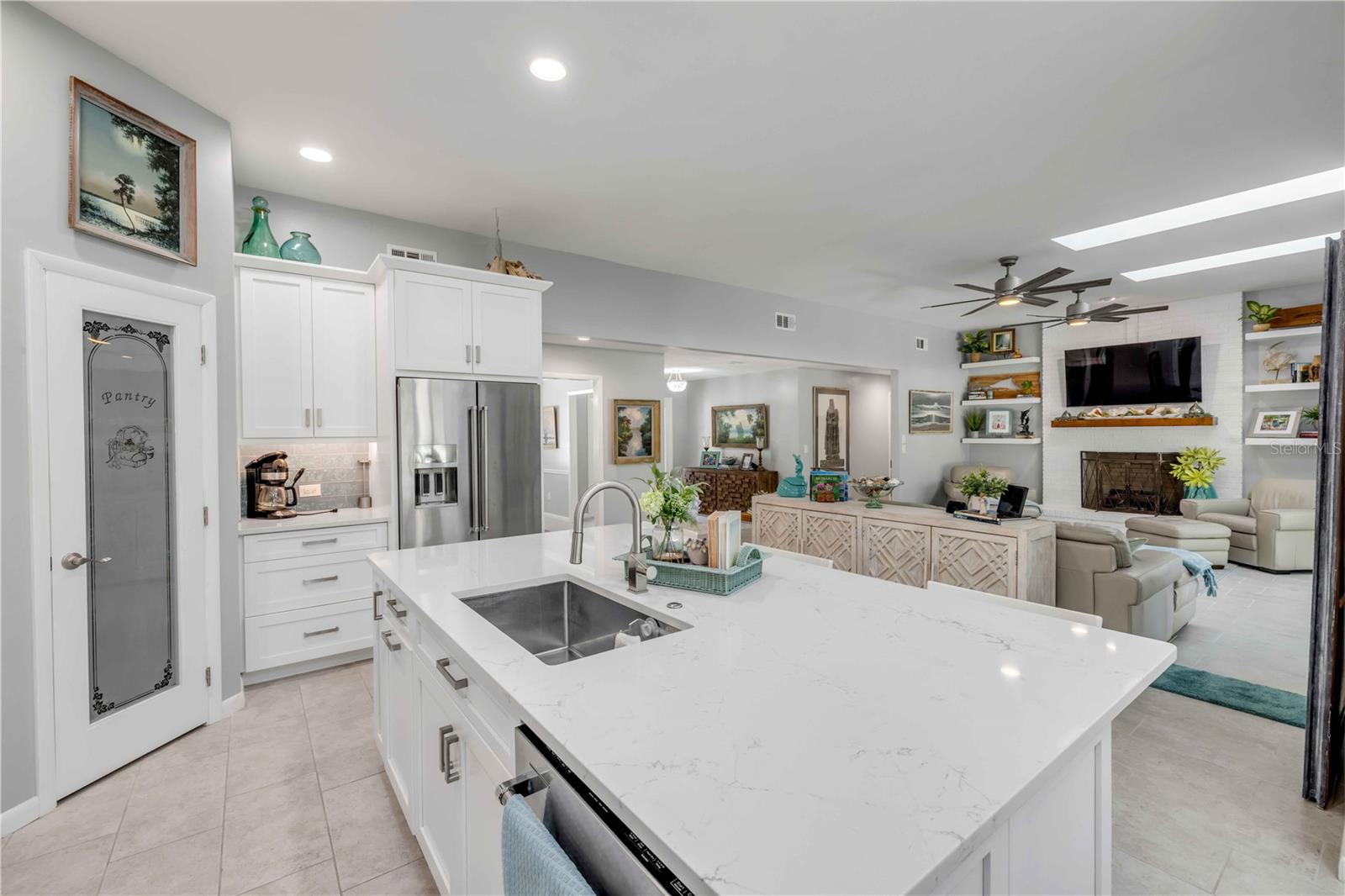 Image 32 of 98 For 544 Bottlebrush Court