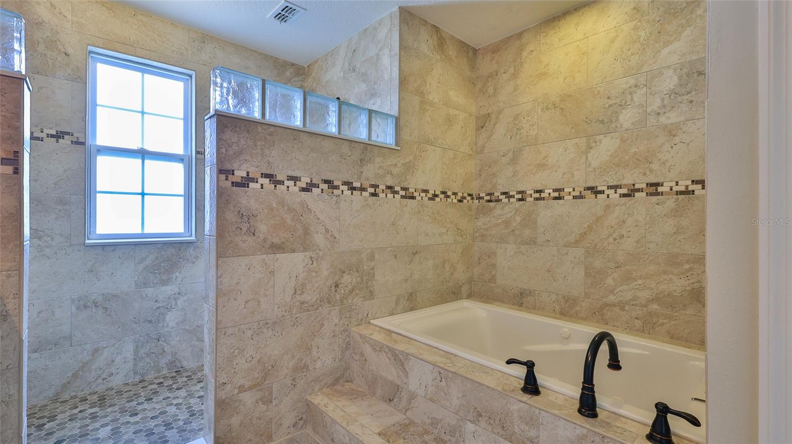 Image 18 of 46 For 441 White Coral Drive