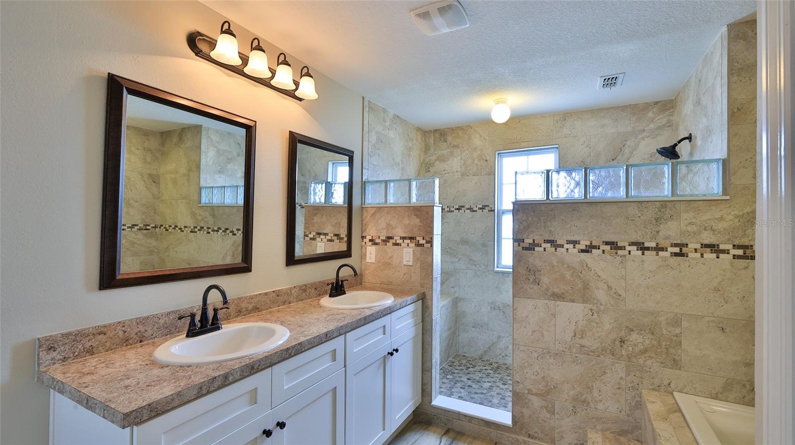 Image 19 of 46 For 441 White Coral Drive