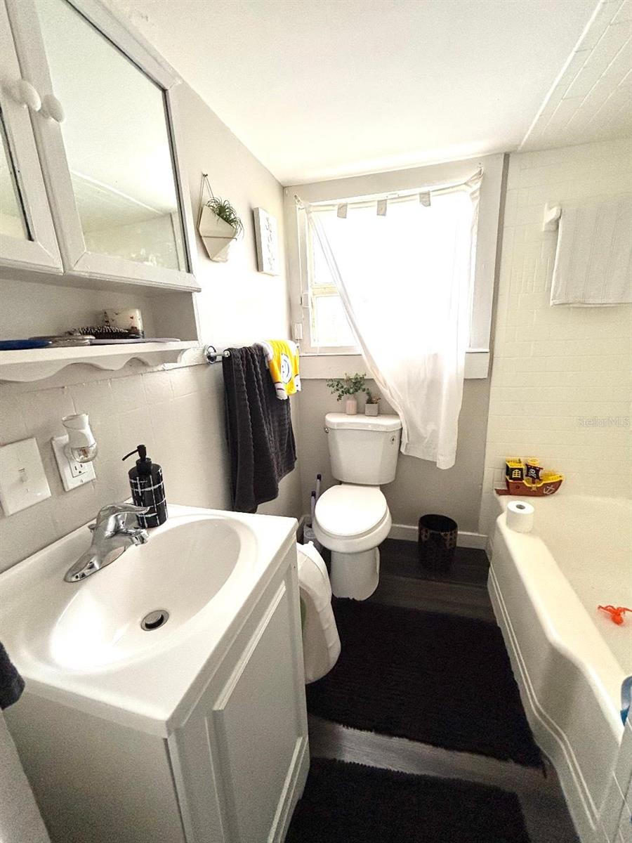 Image 17 of 23 For 306 Murray Street