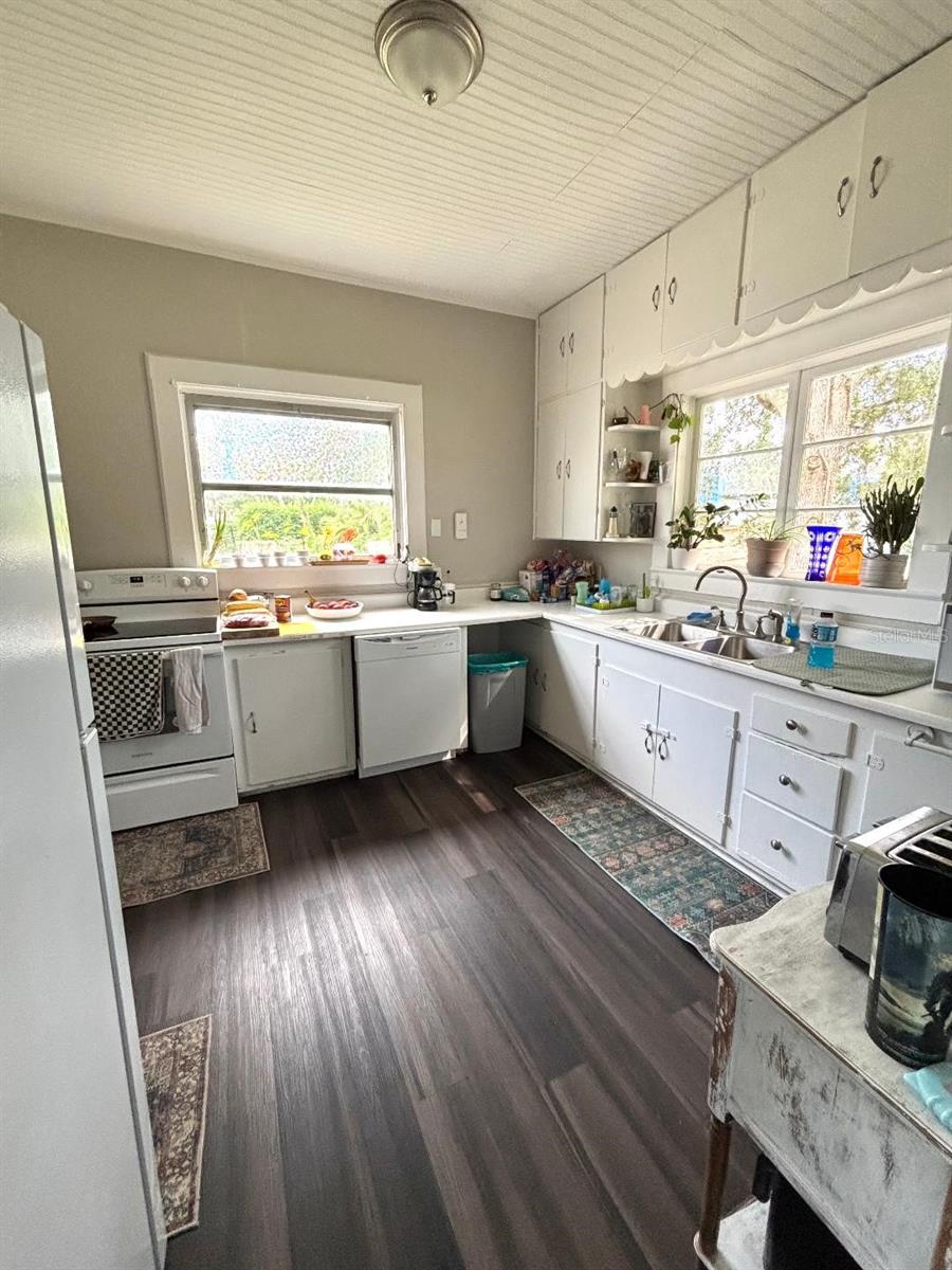 Image 7 of 23 For 306 Murray Street