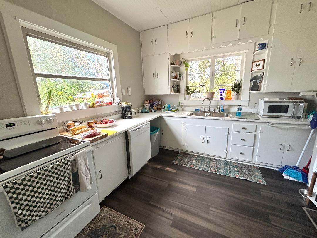 Image 8 of 23 For 306 Murray Street