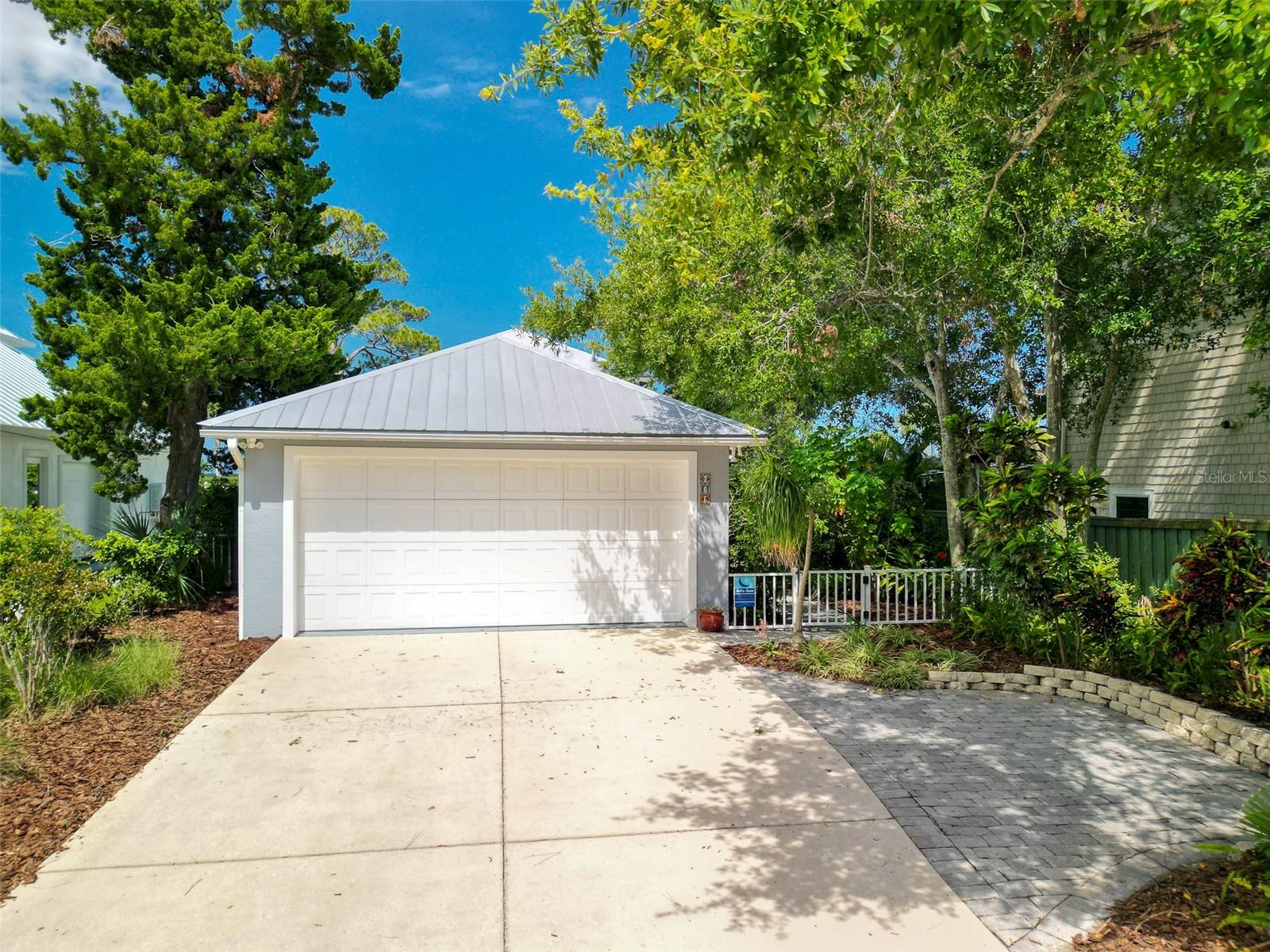 Image 11 of 97 For 206 Riverside Drive