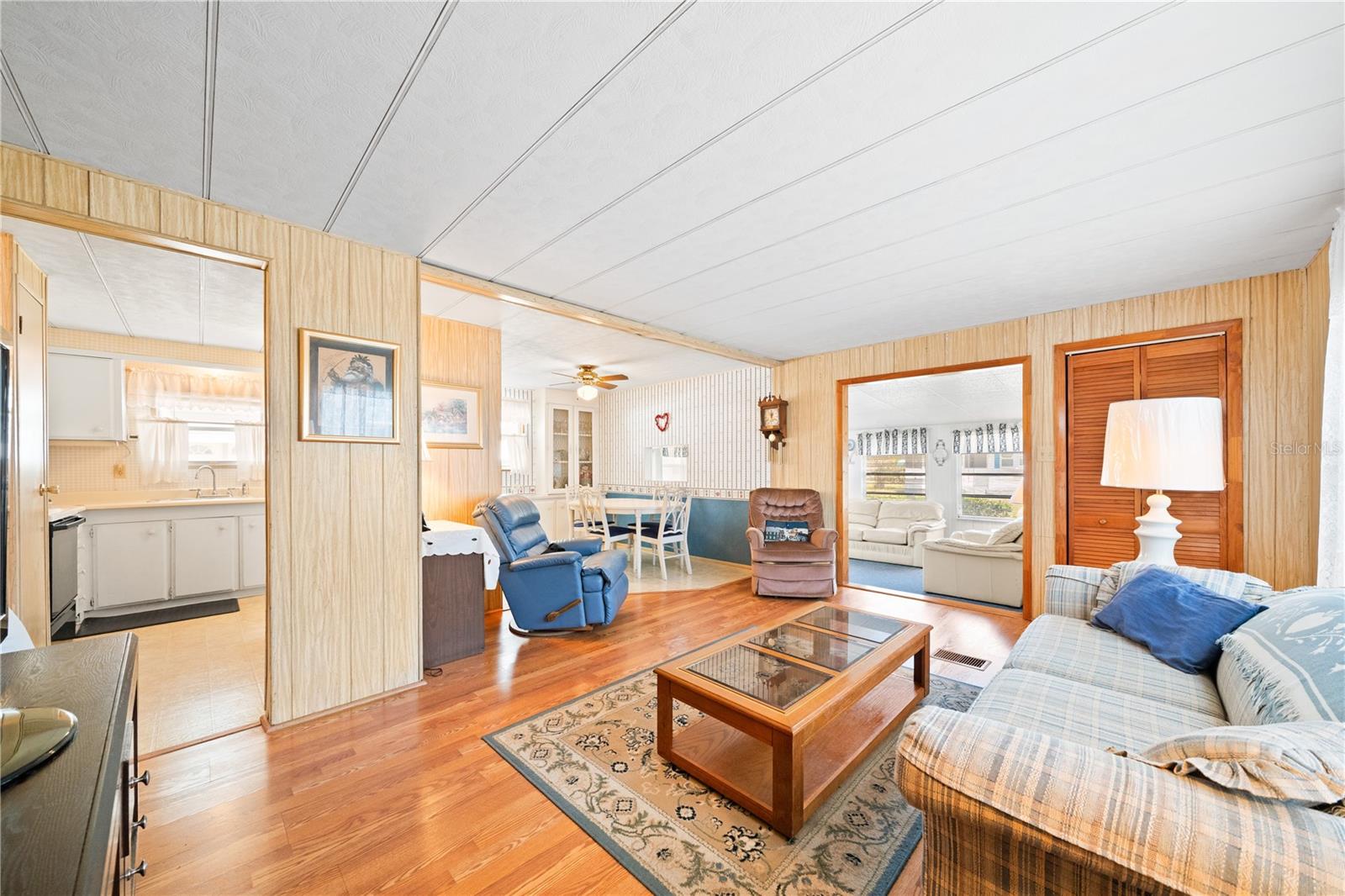 Image 20 of 48 For 173 Holiday Park Boulevard Ne