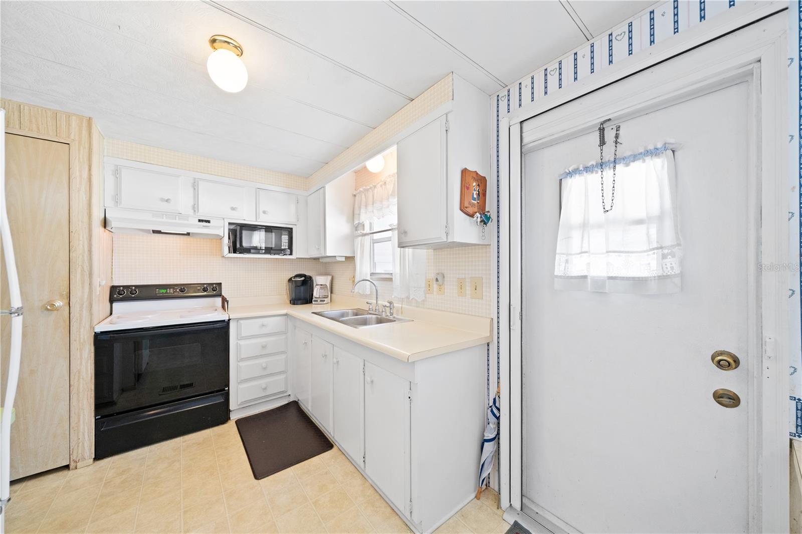 Image 3 of 48 For 173 Holiday Park Boulevard Ne