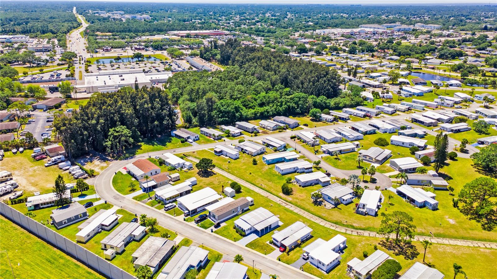 Image 33 of 48 For 173 Holiday Park Boulevard Ne