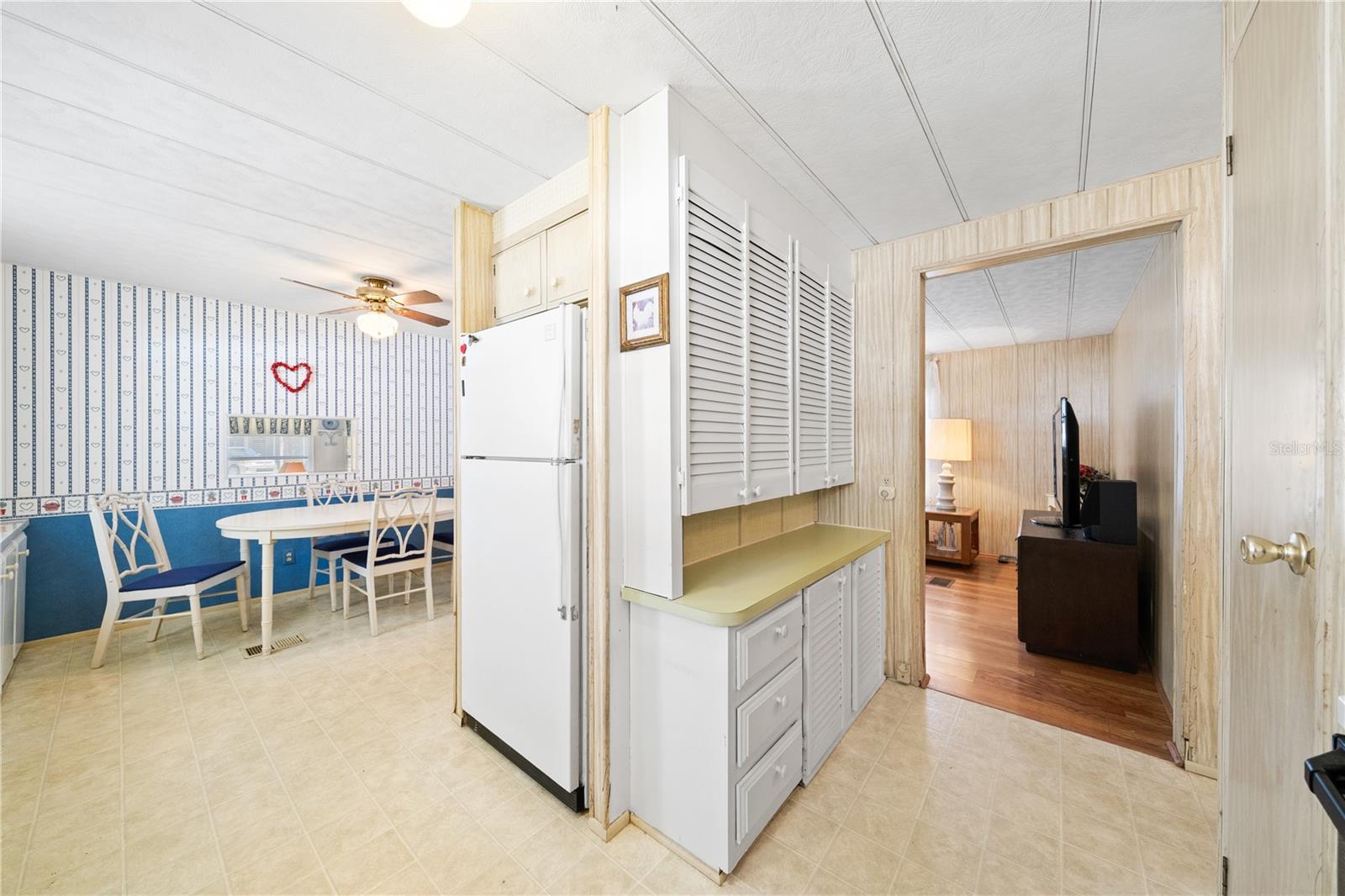 Image 4 of 48 For 173 Holiday Park Boulevard Ne