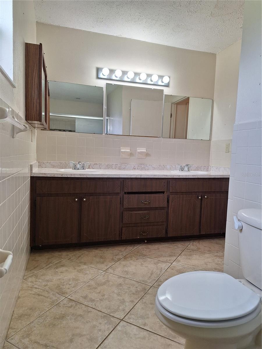 Image 14 of 26 For 2029 Willow Oak Drive