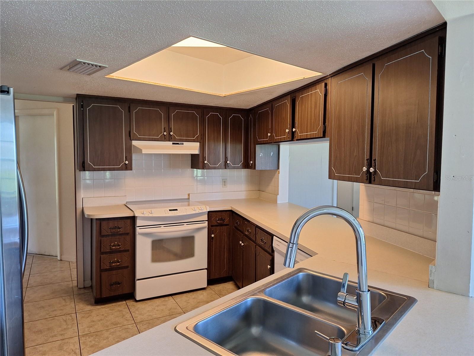 Image 8 of 26 For 2029 Willow Oak Drive