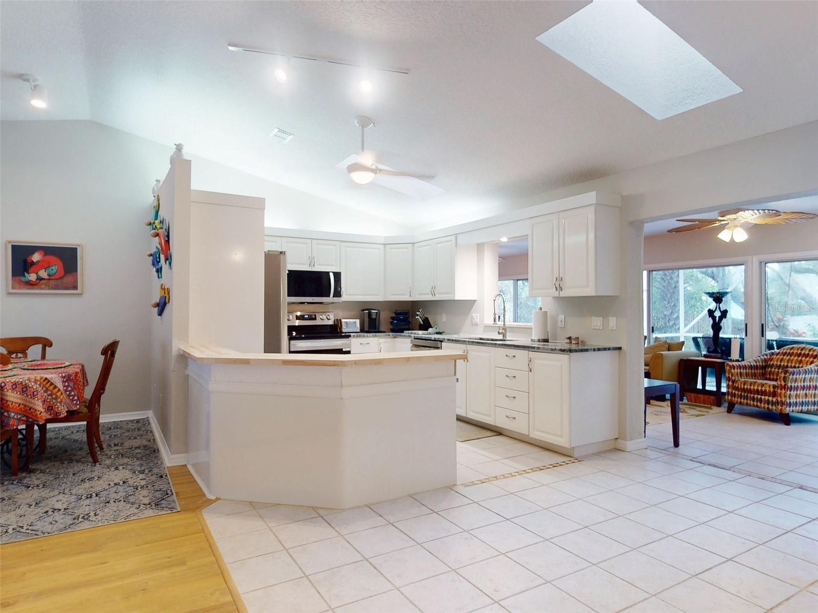 Image 14 of 38 For 808 19th Avenue