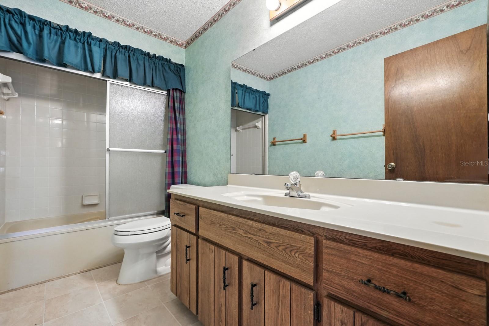 Image 18 of 24 For 1910 Pine Tree Drive