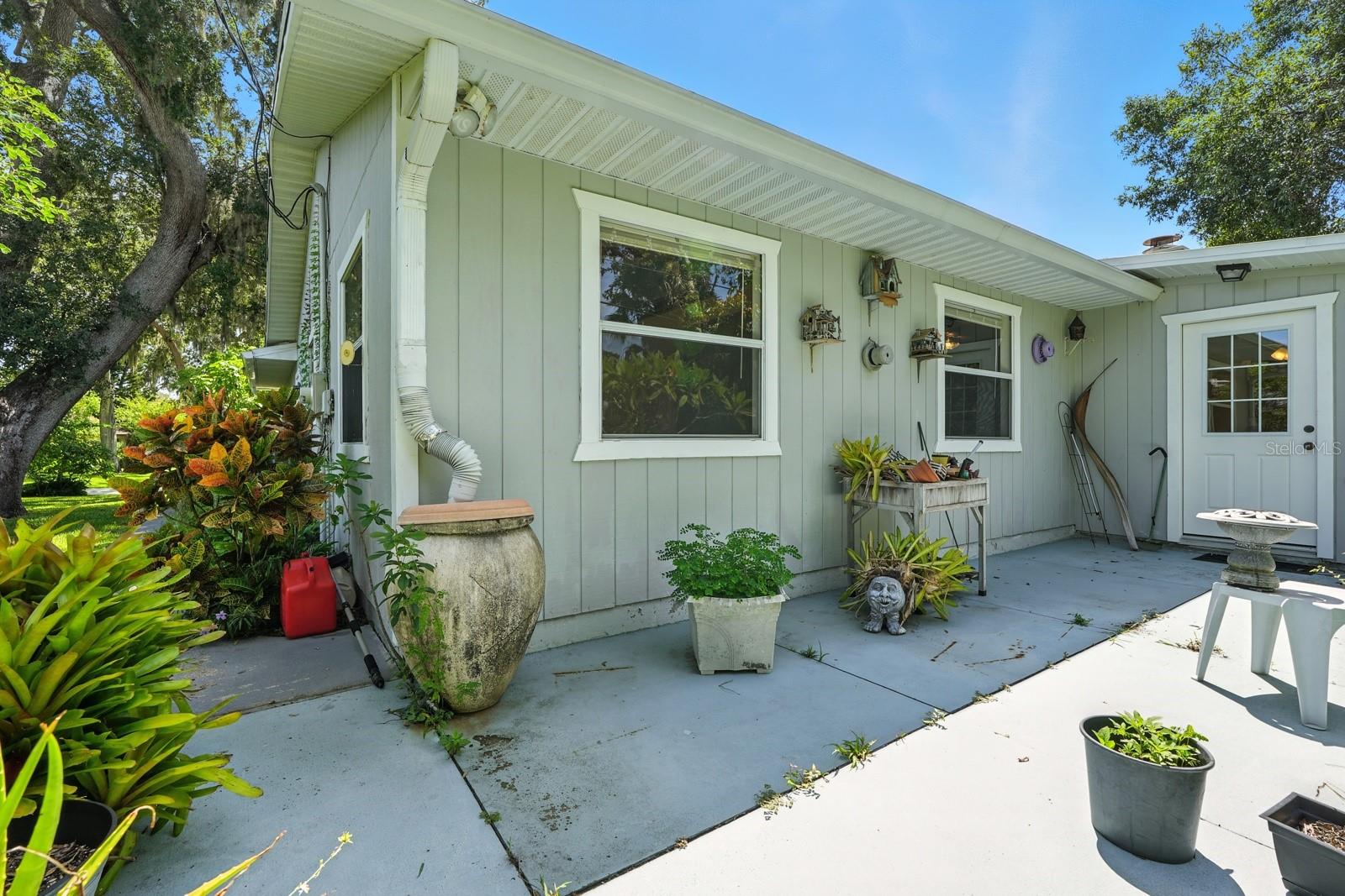 Image 21 of 24 For 1910 Pine Tree Drive