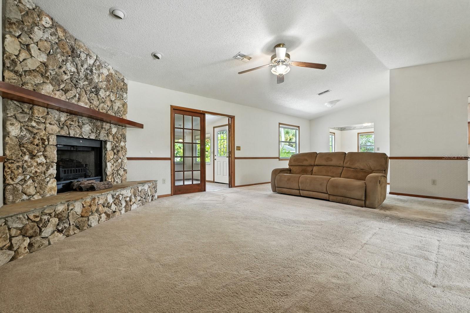 Image 4 of 24 For 1910 Pine Tree Drive