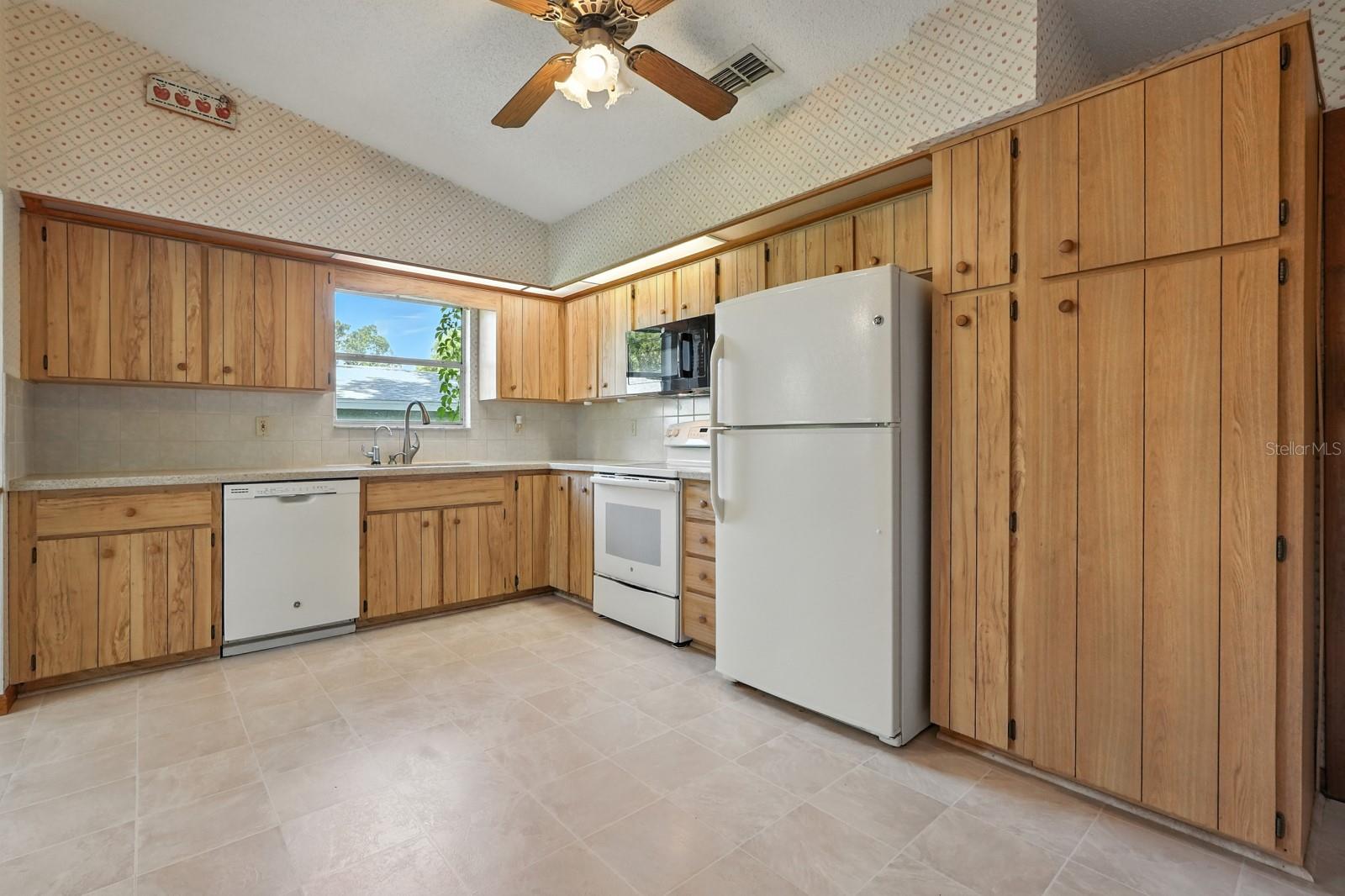 Image 6 of 24 For 1910 Pine Tree Drive