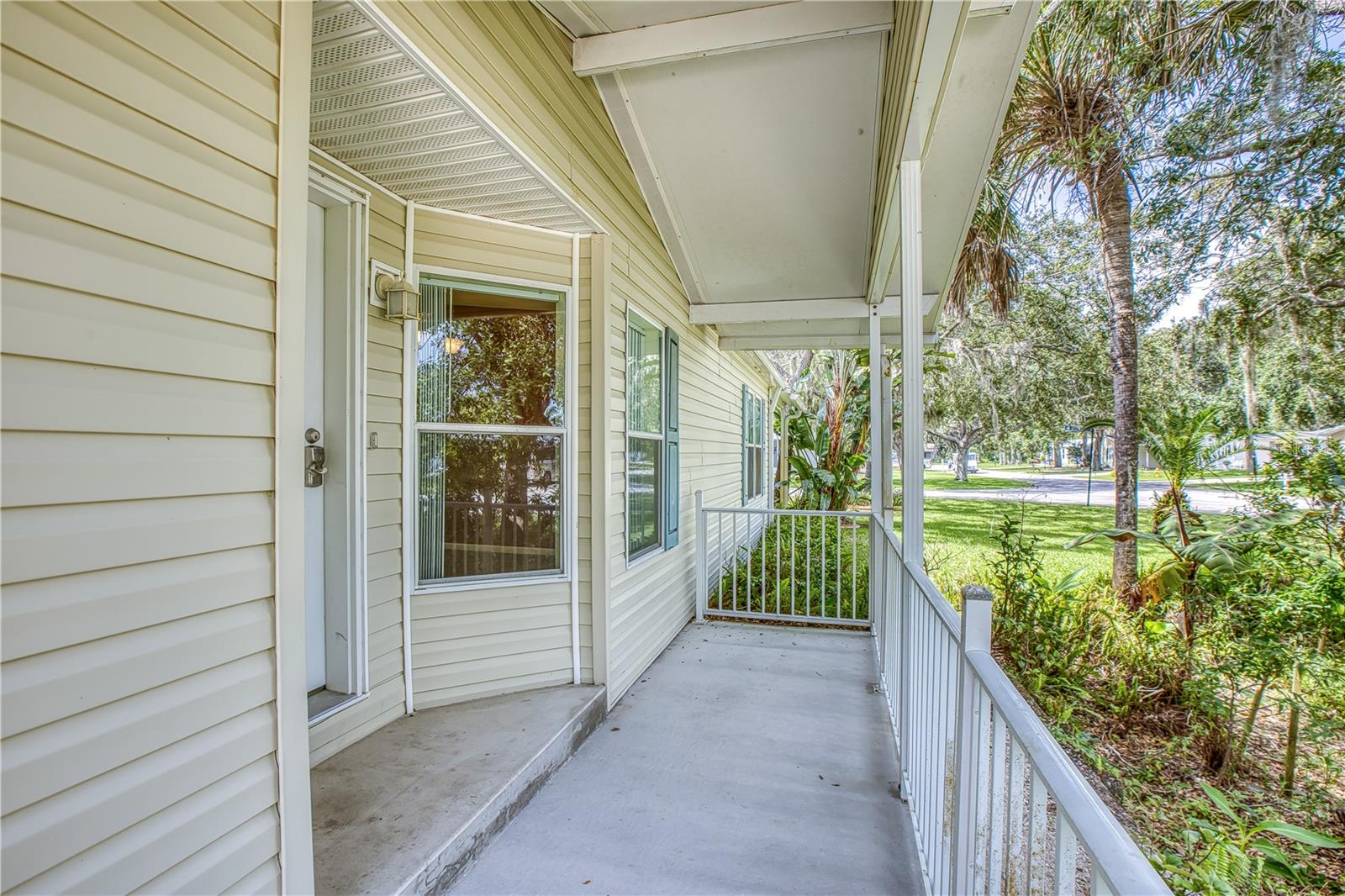 Image 3 of 65 For 415 Sioux Boulevard