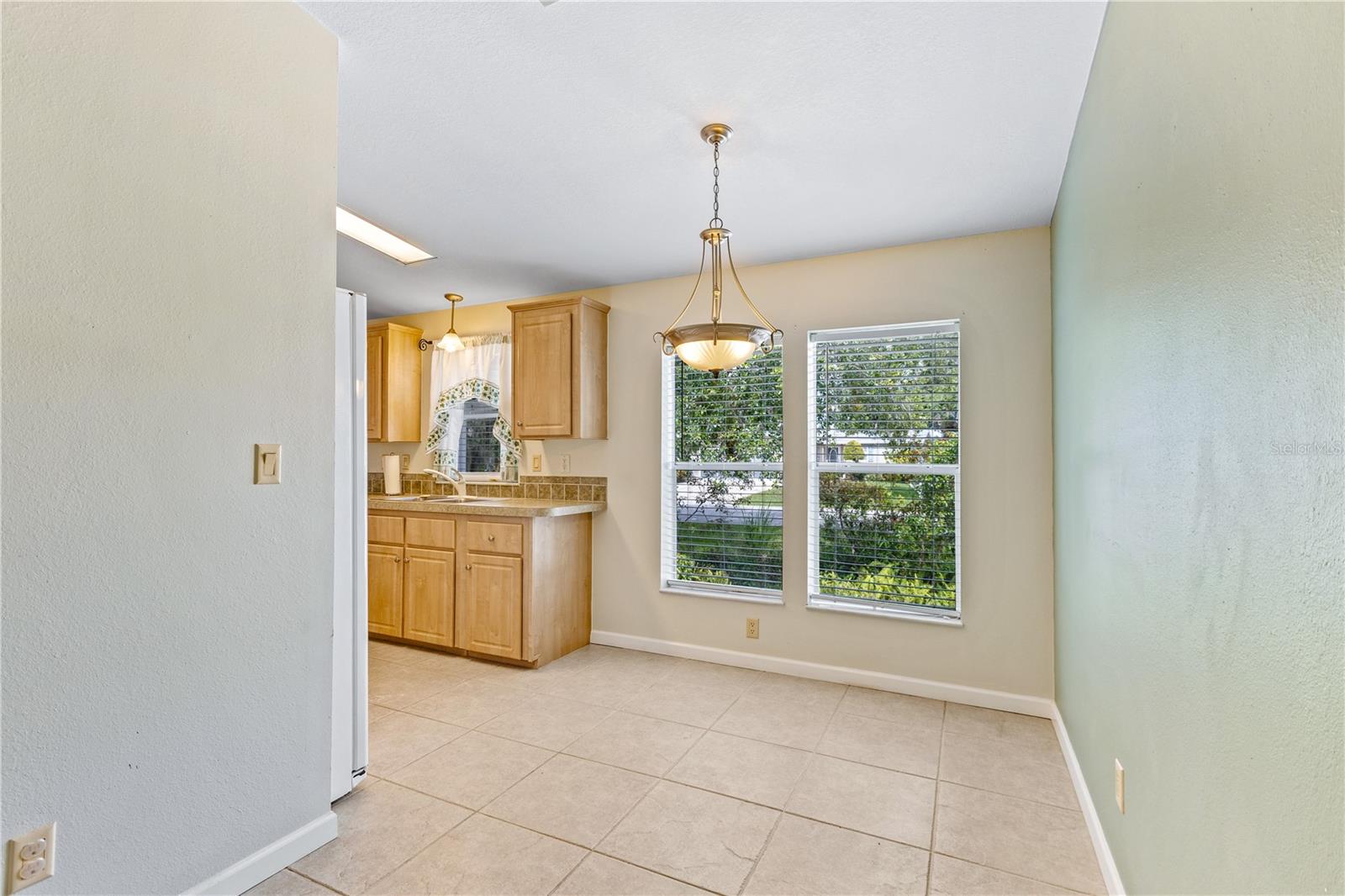 Image 33 of 65 For 415 Sioux Boulevard