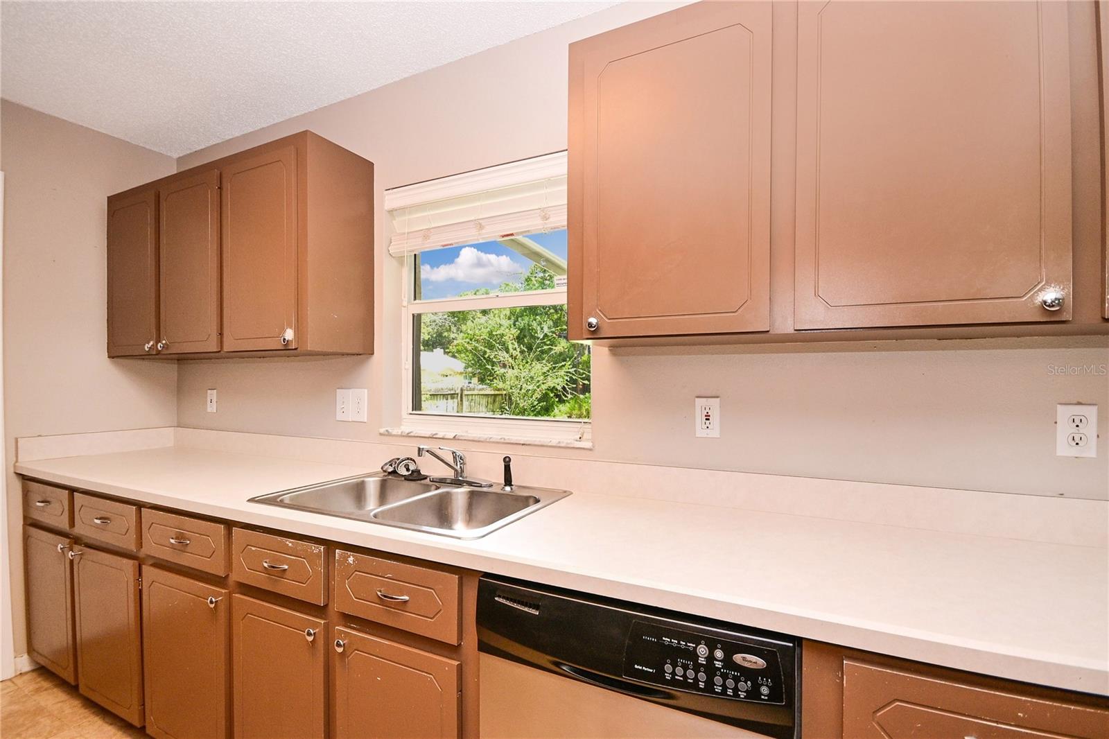Image 13 of 35 For 1903 Willow Oak Drive