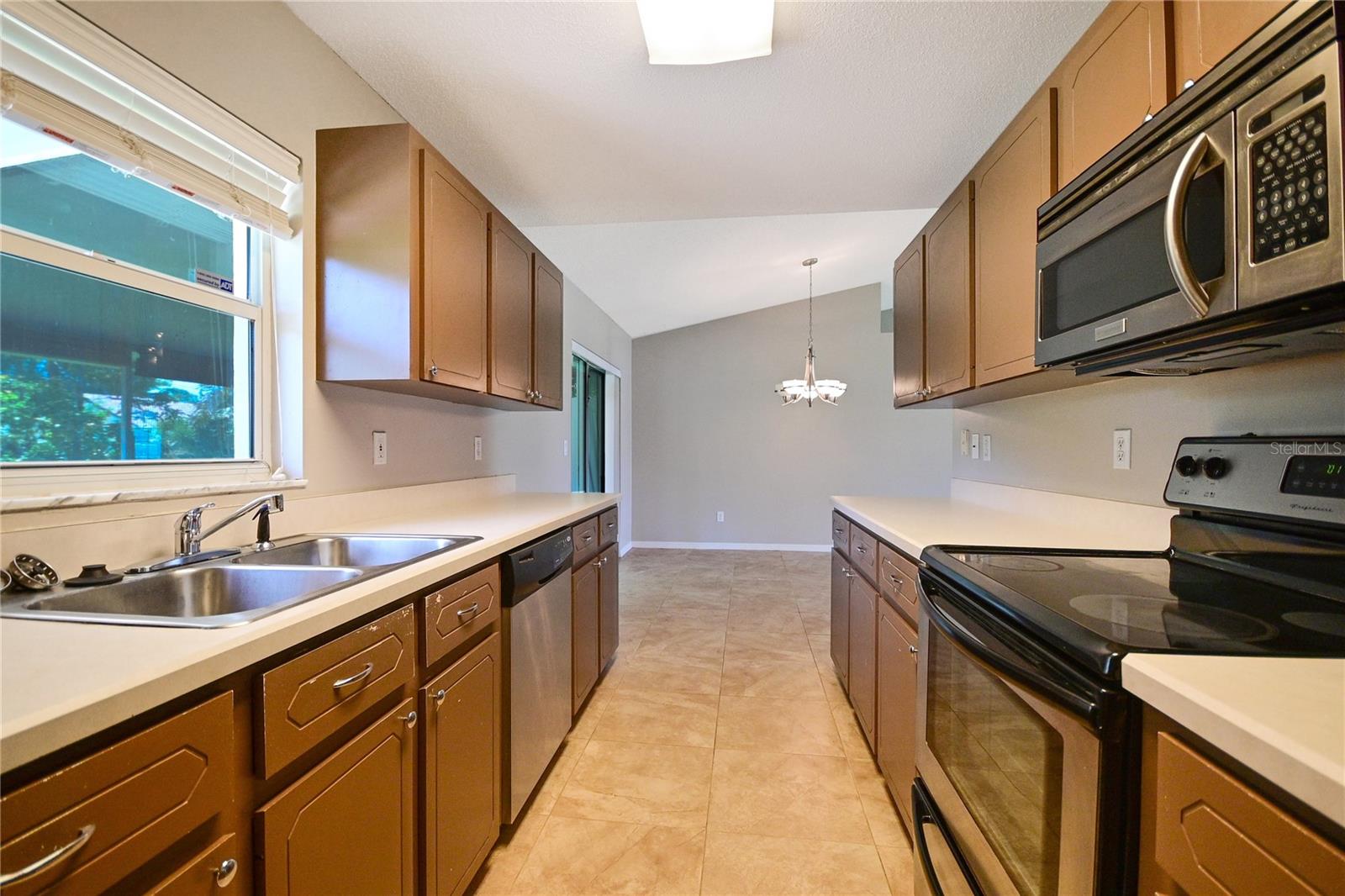 Image 14 of 35 For 1903 Willow Oak Drive