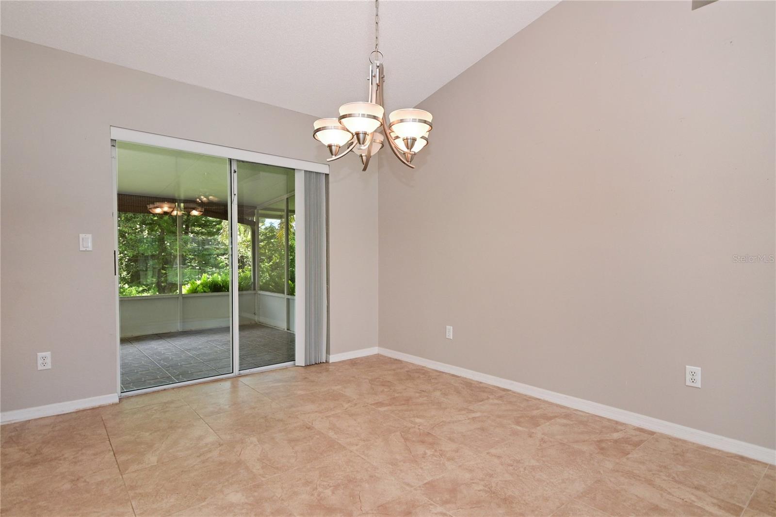 Image 7 of 35 For 1903 Willow Oak Drive