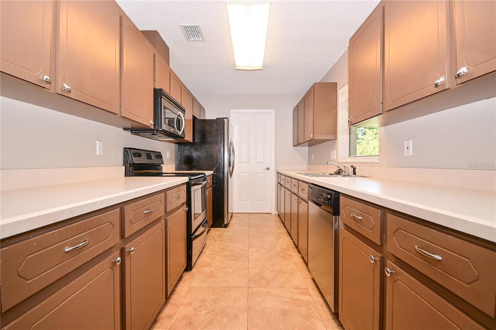 Image 9 of 35 For 1903 Willow Oak Drive