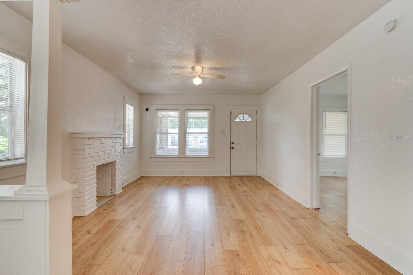 Image 3 of 27 For 514 Mary Avenue