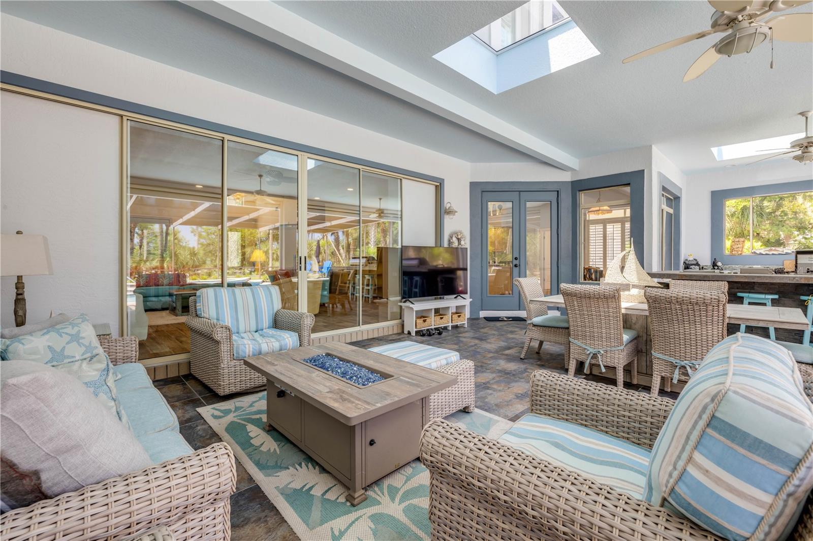 Image 72 of 100 For 6325 Palmas Bay Circle